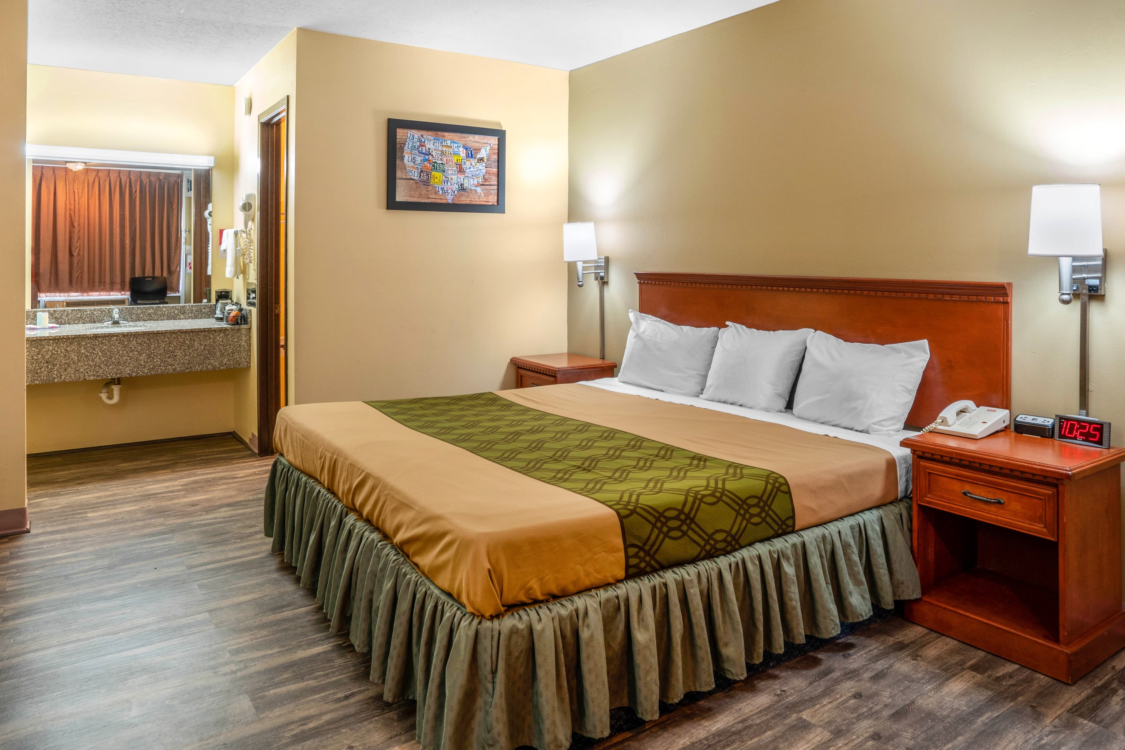 Econo Lodge near Missouri University of Science and Technology - Image 4