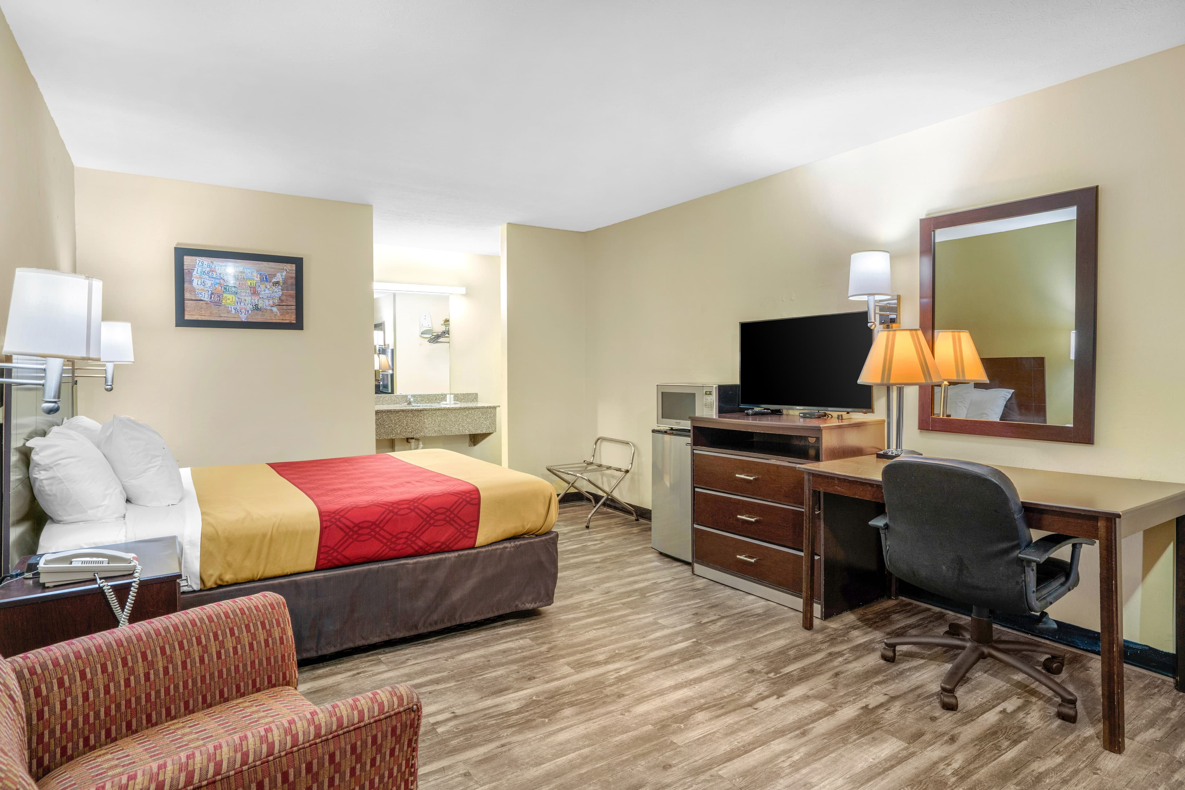 Econo Lodge near Missouri University of Science and Technology — 8