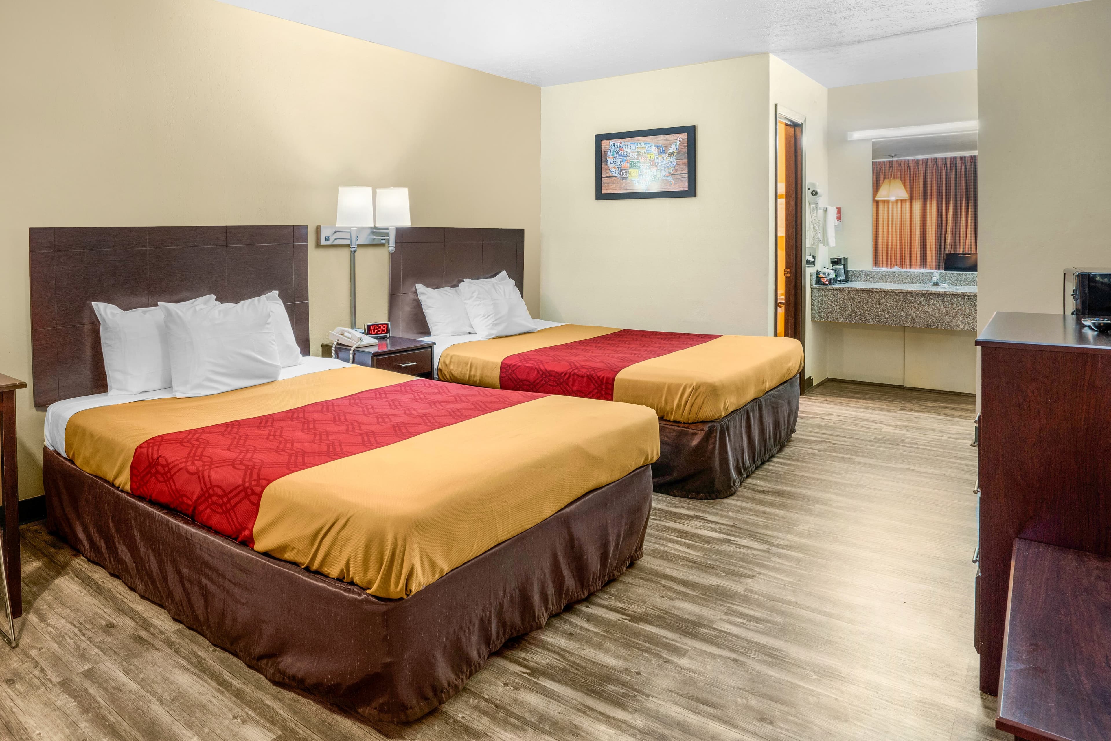 Econo Lodge near Missouri University of Science and Technology — 10