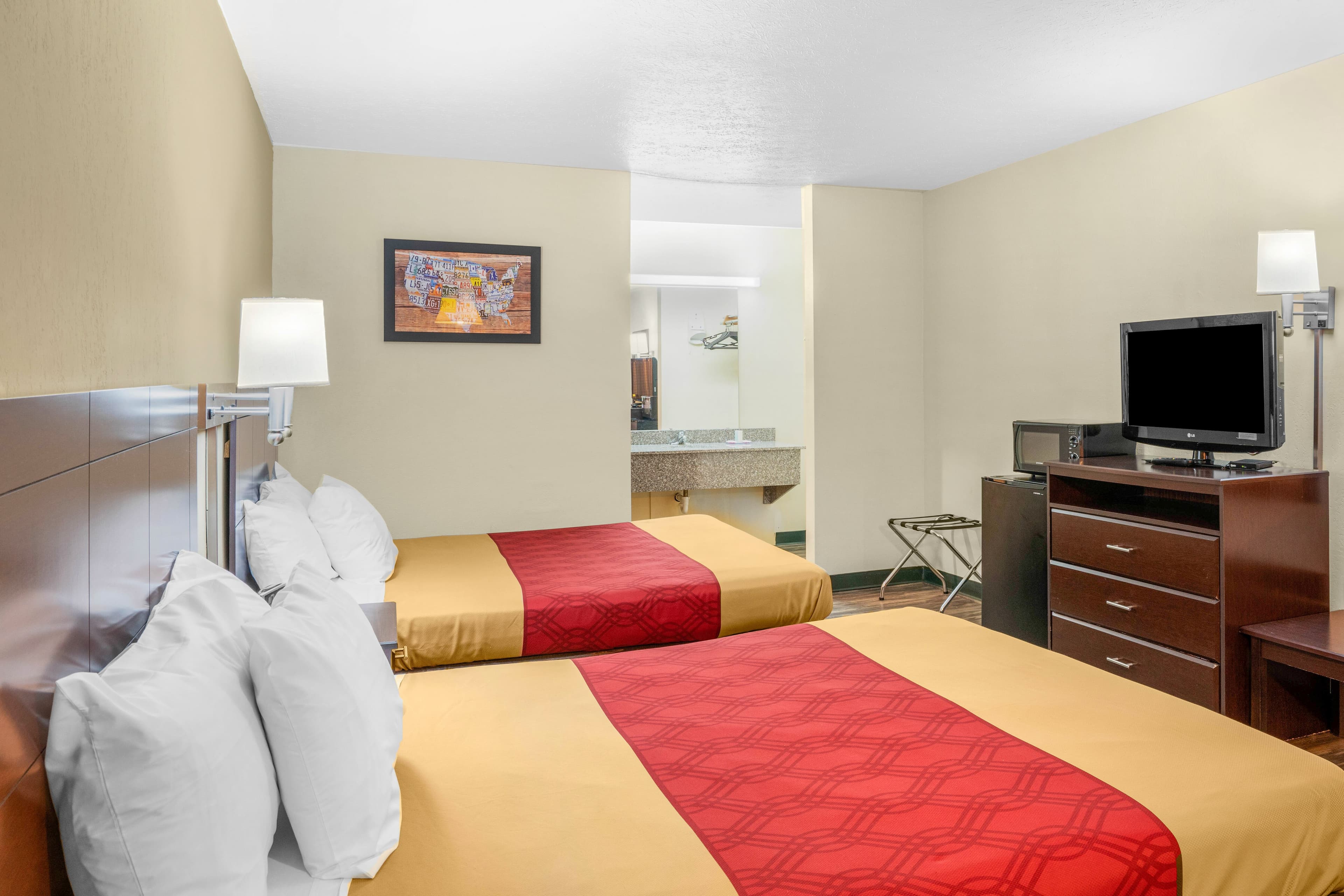 Econo Lodge near Missouri University of Science and Technology — 12