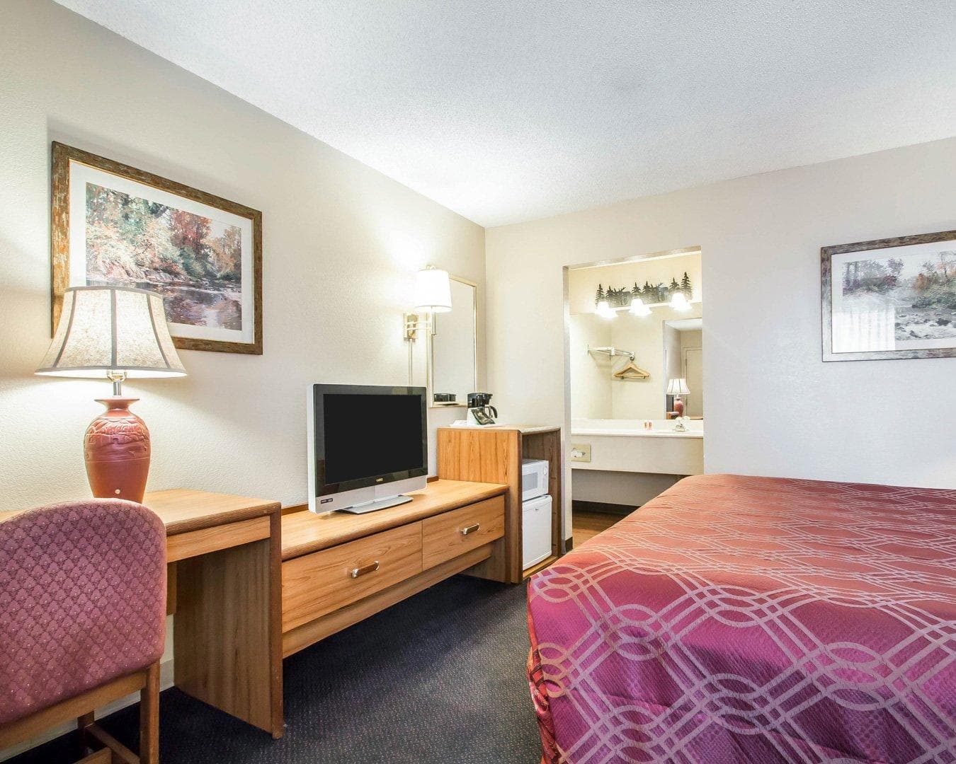 Econo Lodge Springfield I-44 — 7