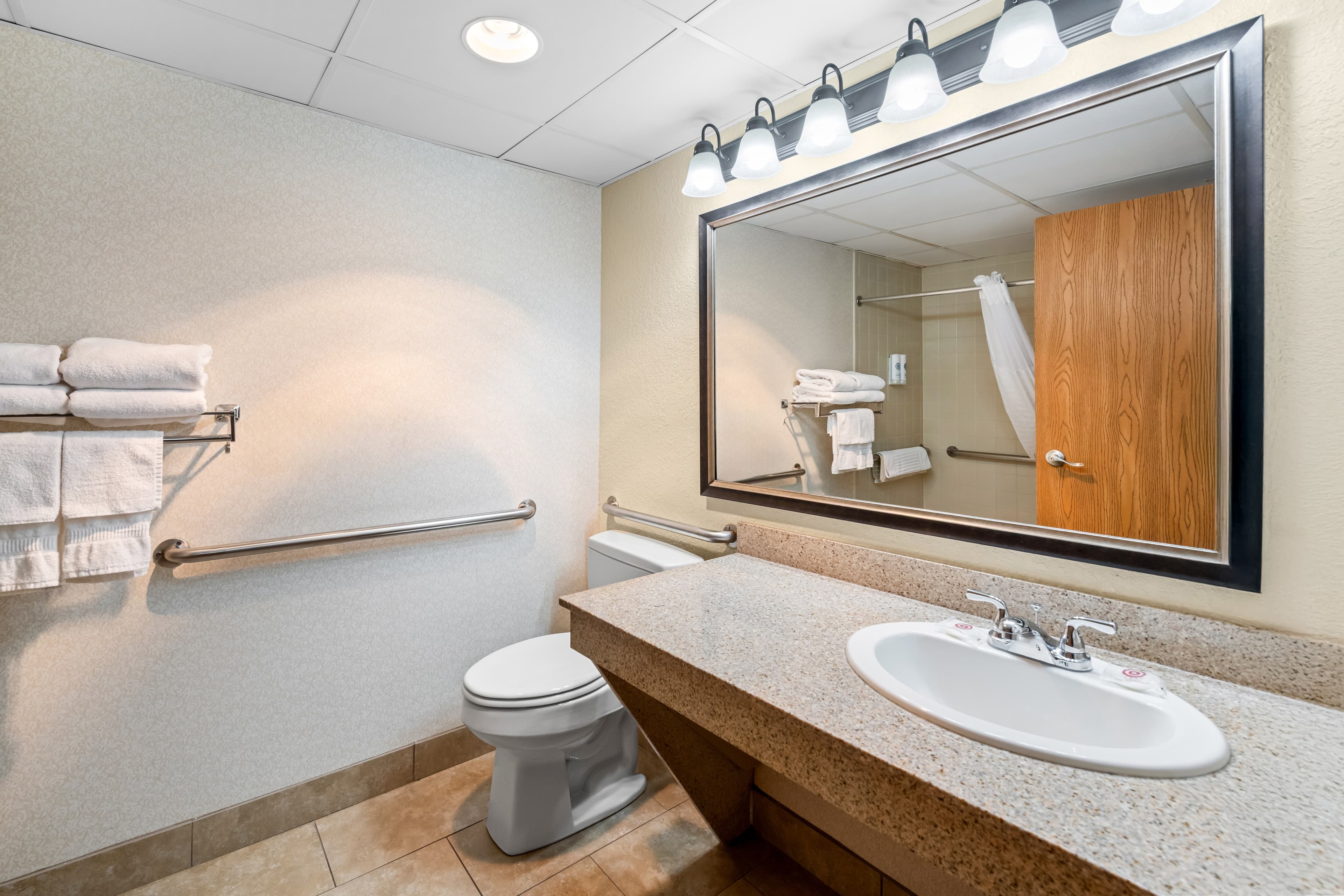 Comfort Inn at Thousand Hills — 9