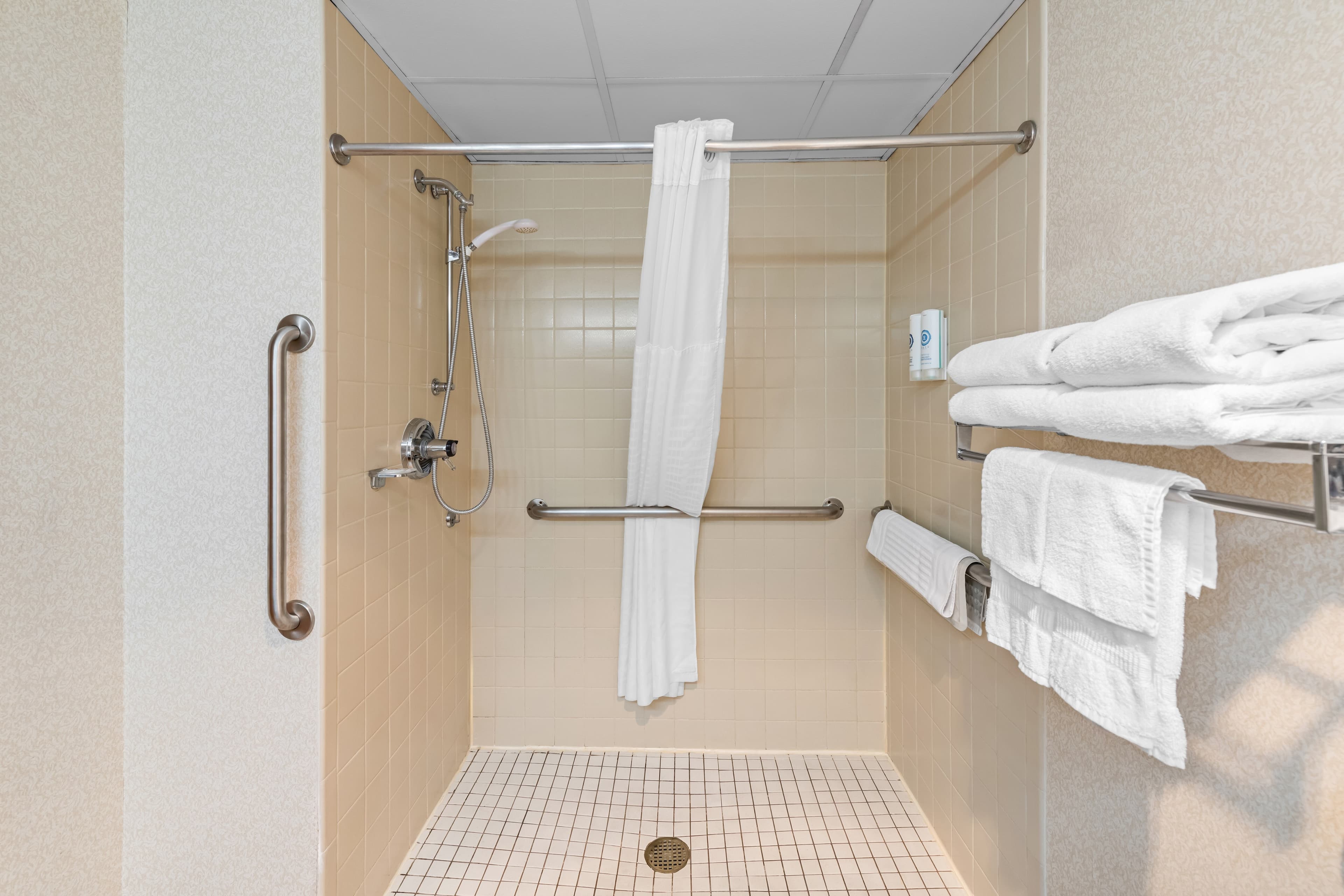 Comfort Inn at Thousand Hills — 10