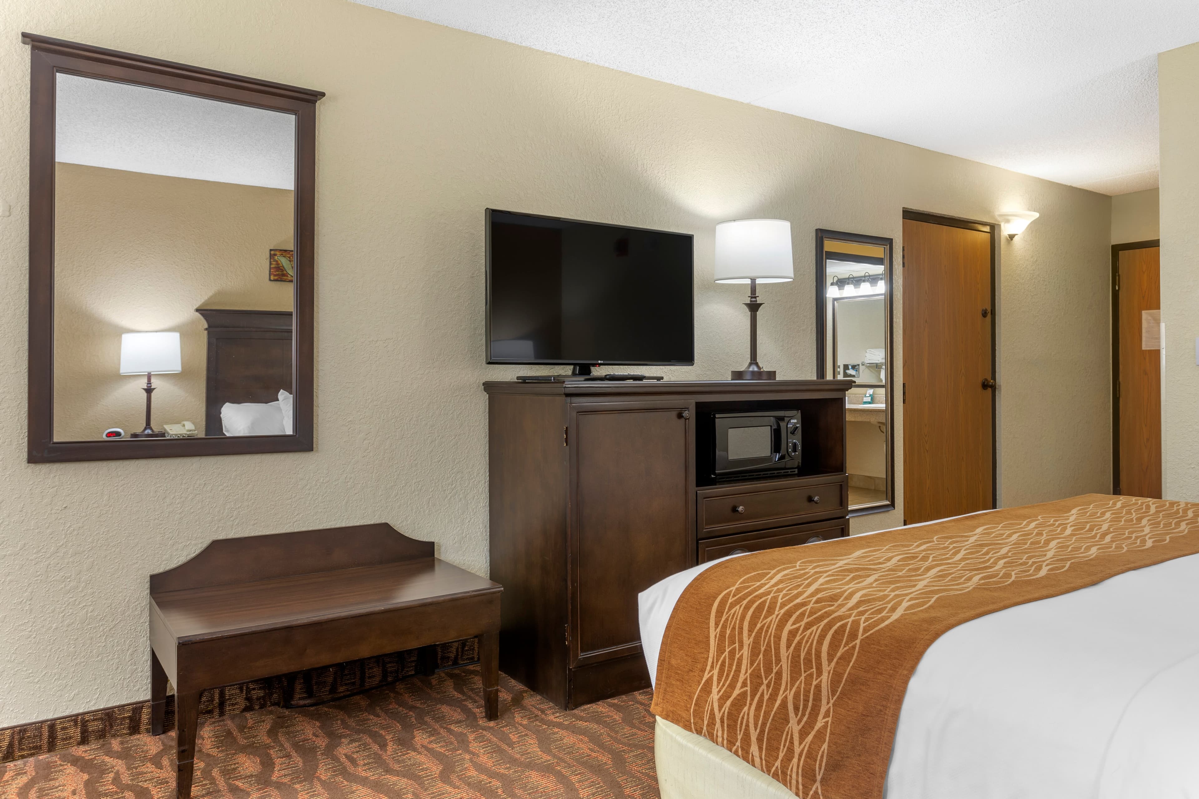 Comfort Inn at Thousand Hills - Image 3