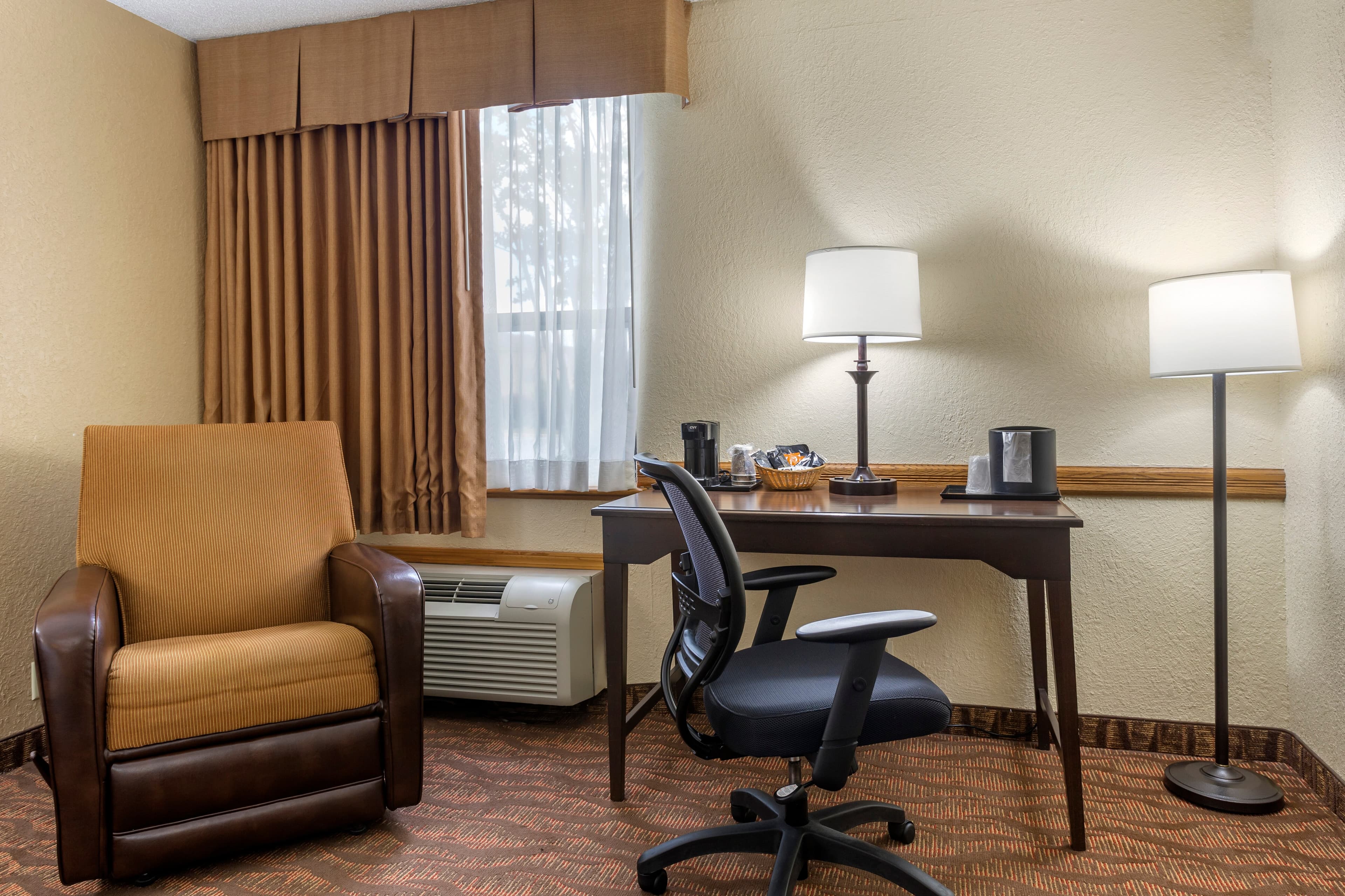 Comfort Inn at Thousand Hills - Image 4