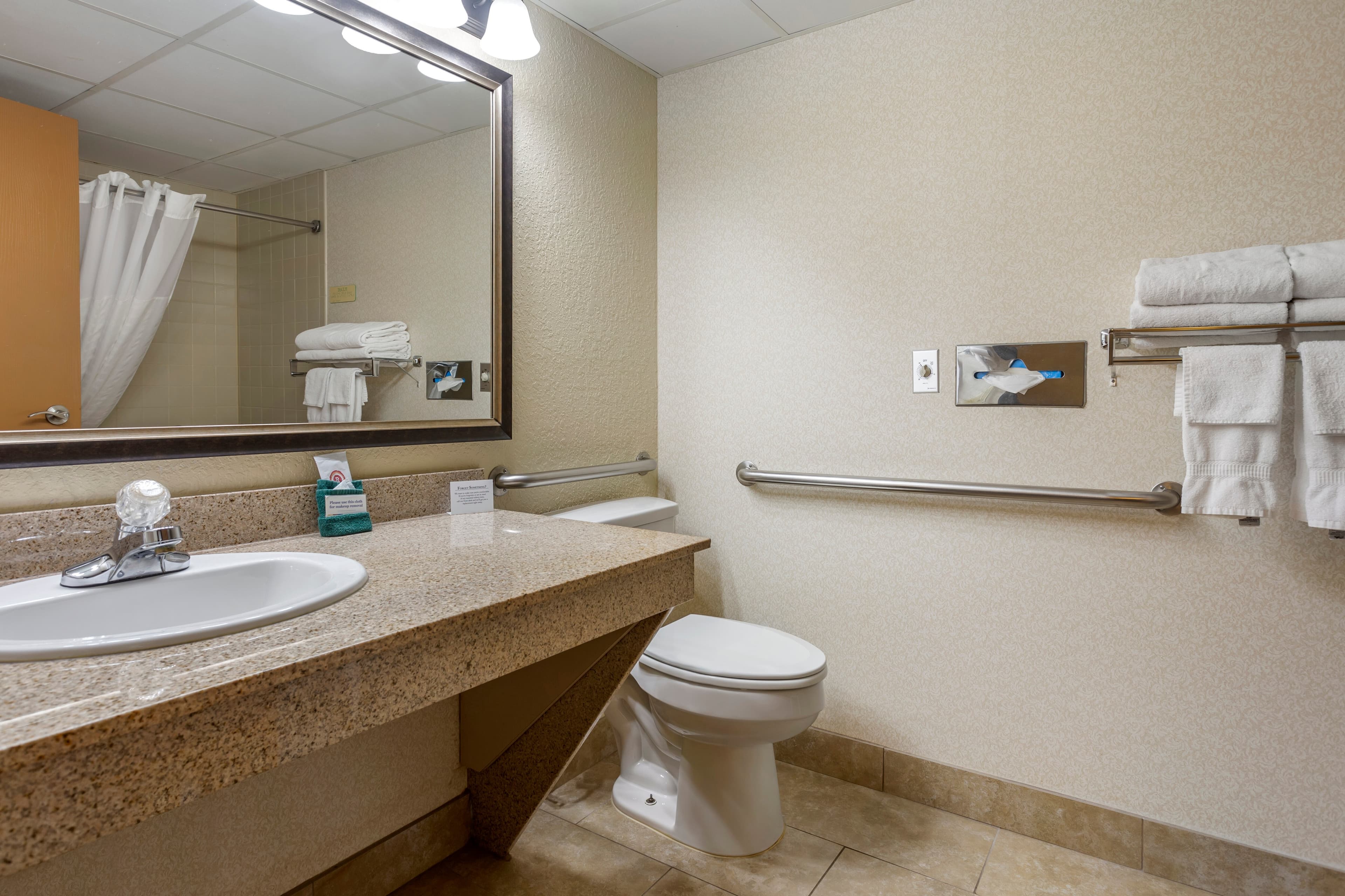 Comfort Inn at Thousand Hills - Image 5