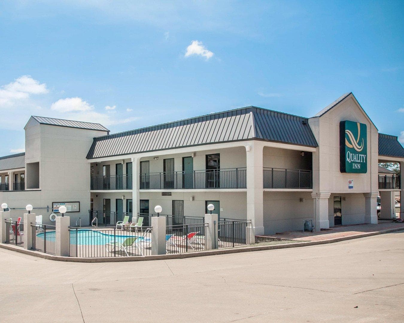 Quality Inn US65 & E Battlefield Rd Springfield - Image 1