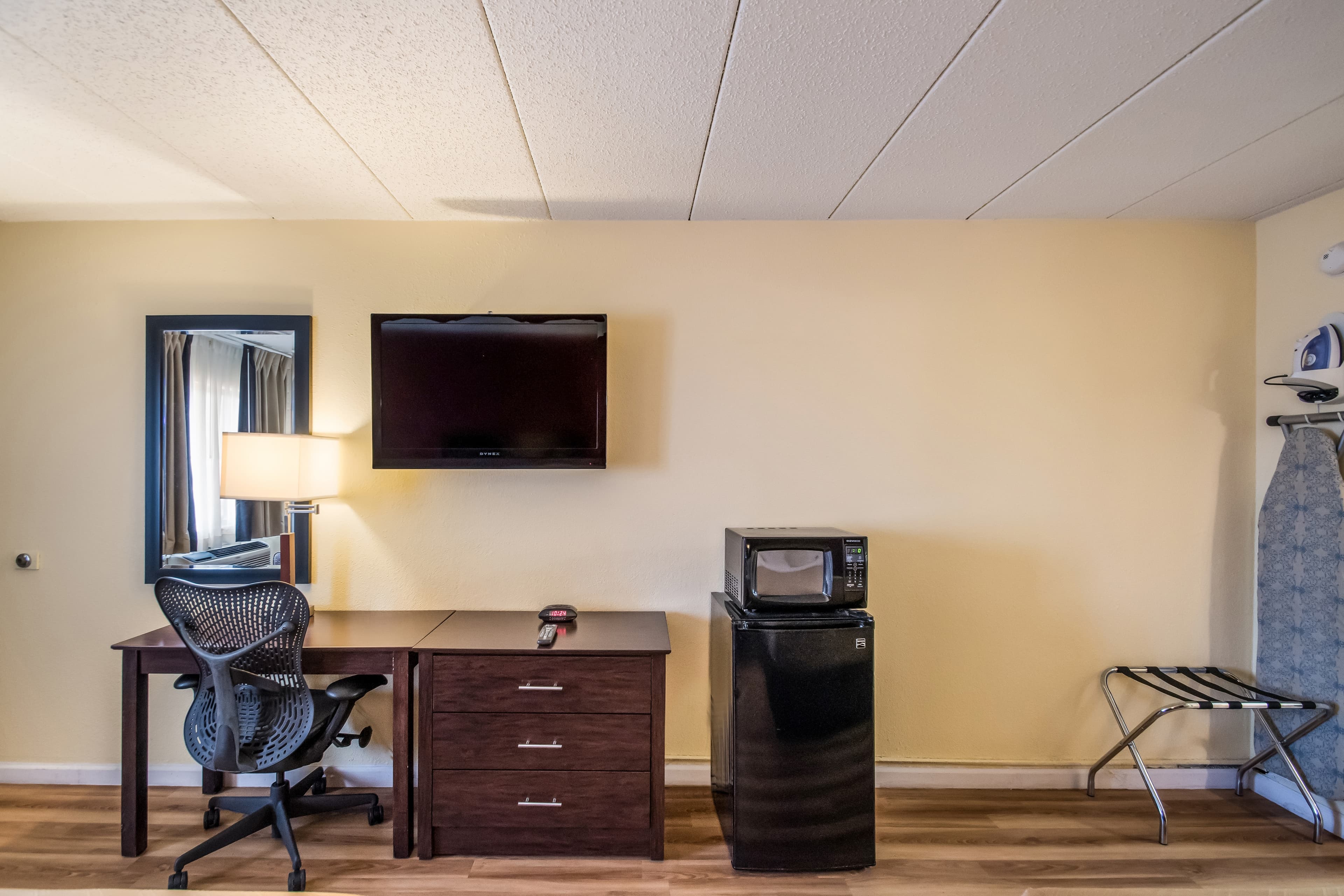 Econo Lodge Kearney - Liberty — 6