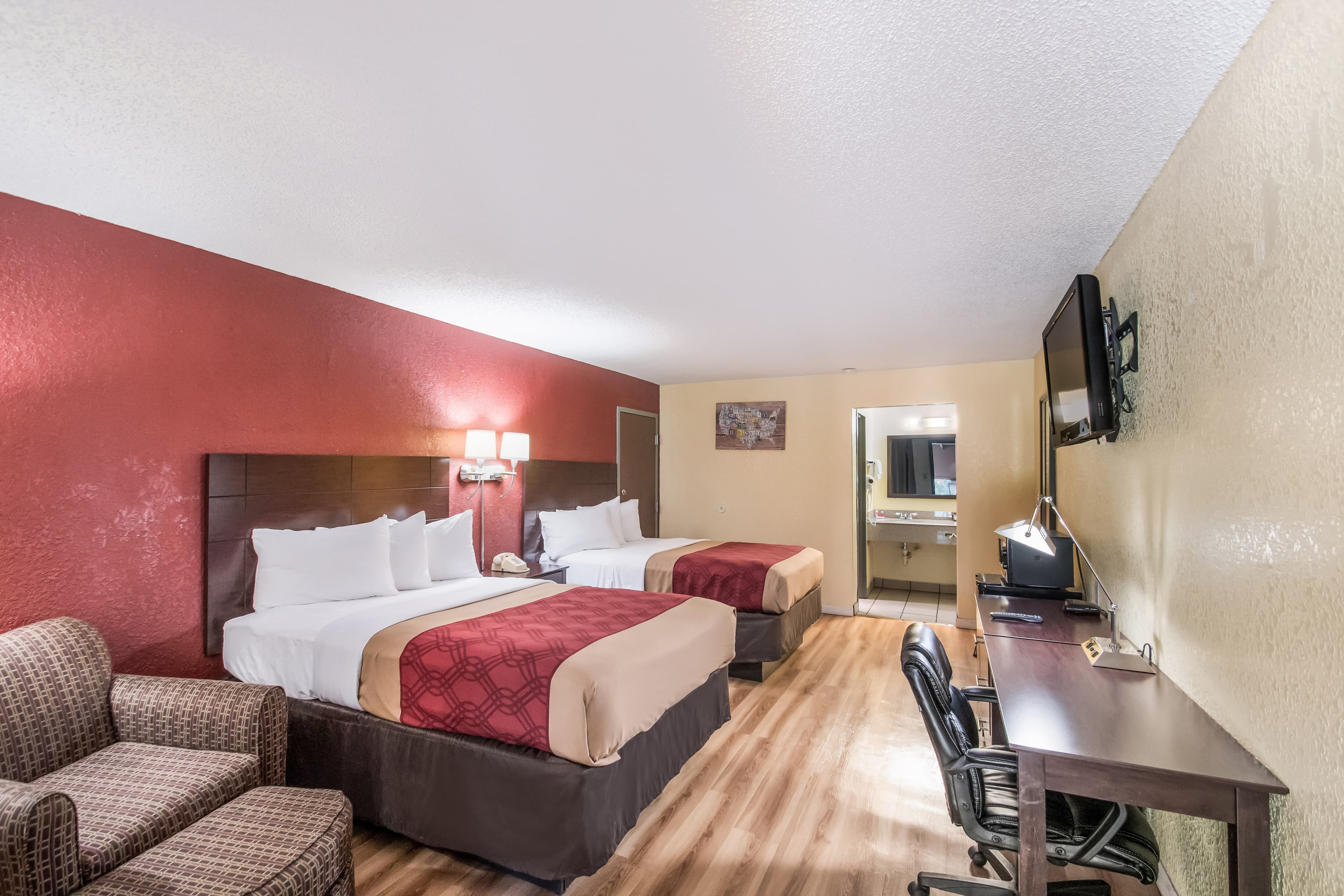 Econo Lodge Kearney - Liberty - Image 2