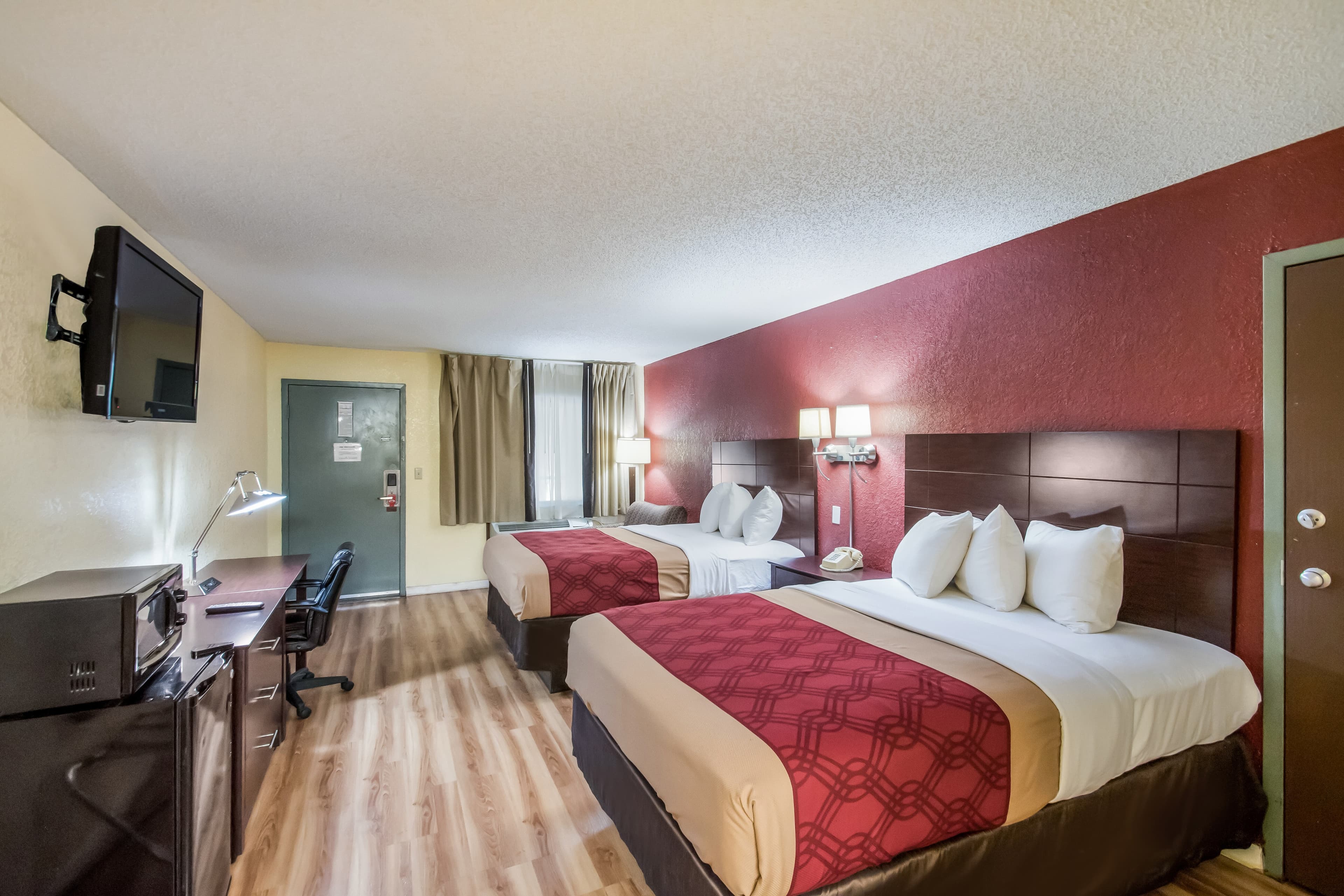 Econo Lodge Kearney - Liberty - Image 3