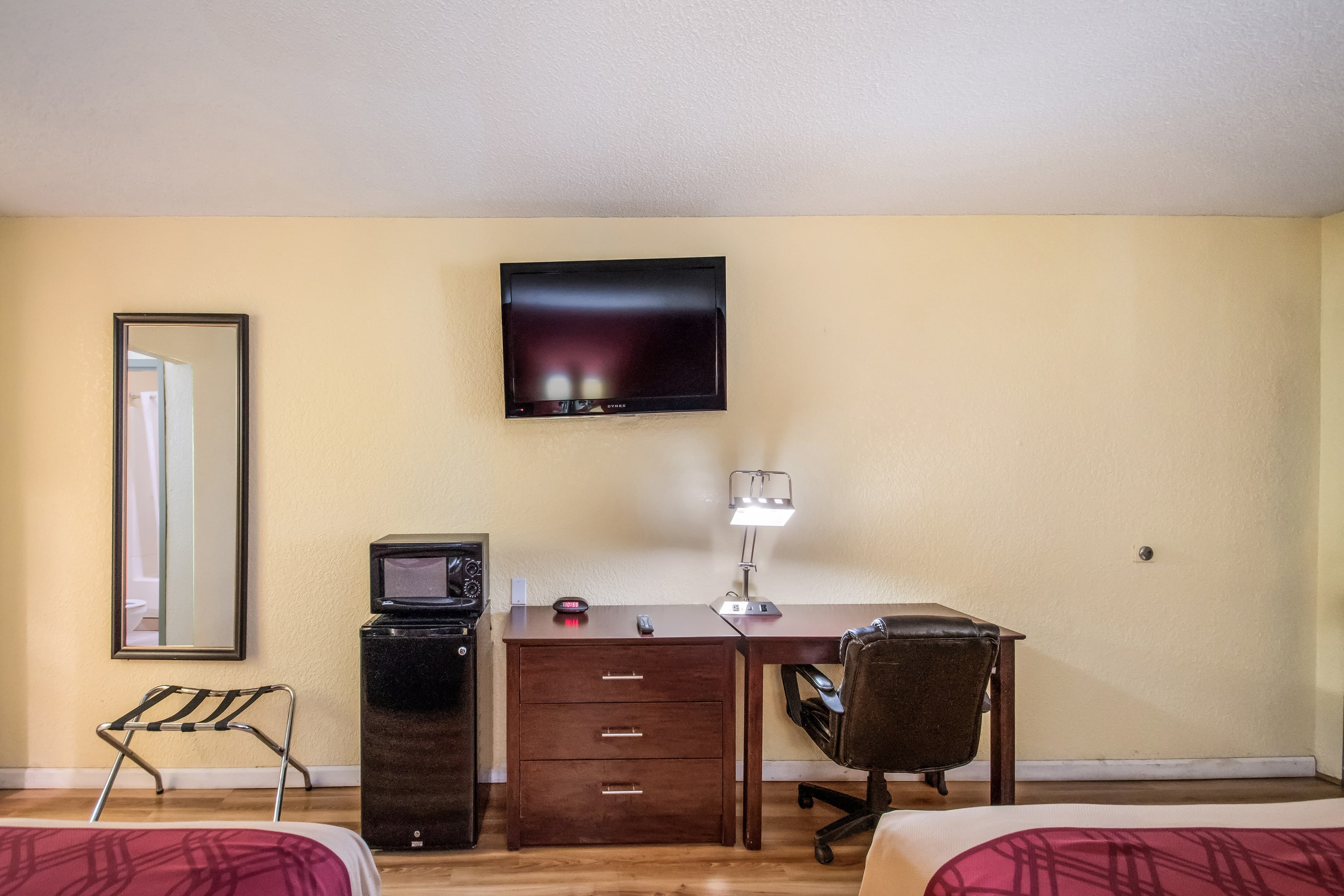 Econo Lodge Kearney - Liberty - Image 4