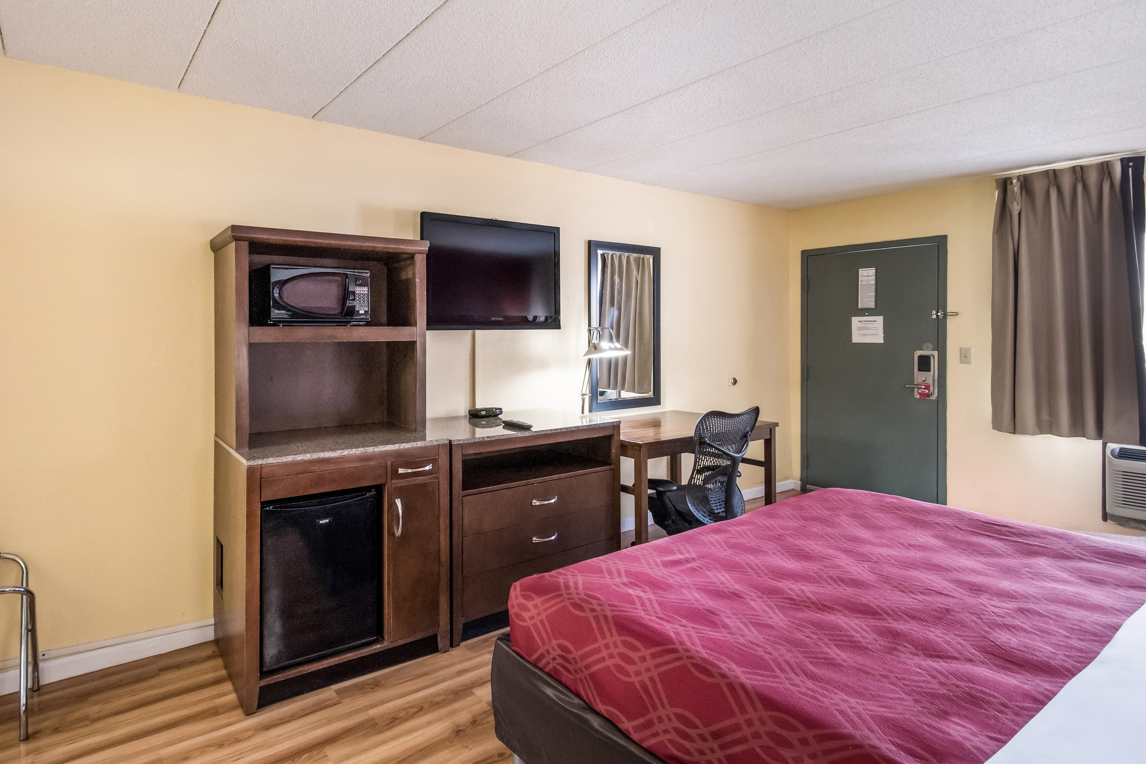 Econo Lodge Kearney - Liberty — 17