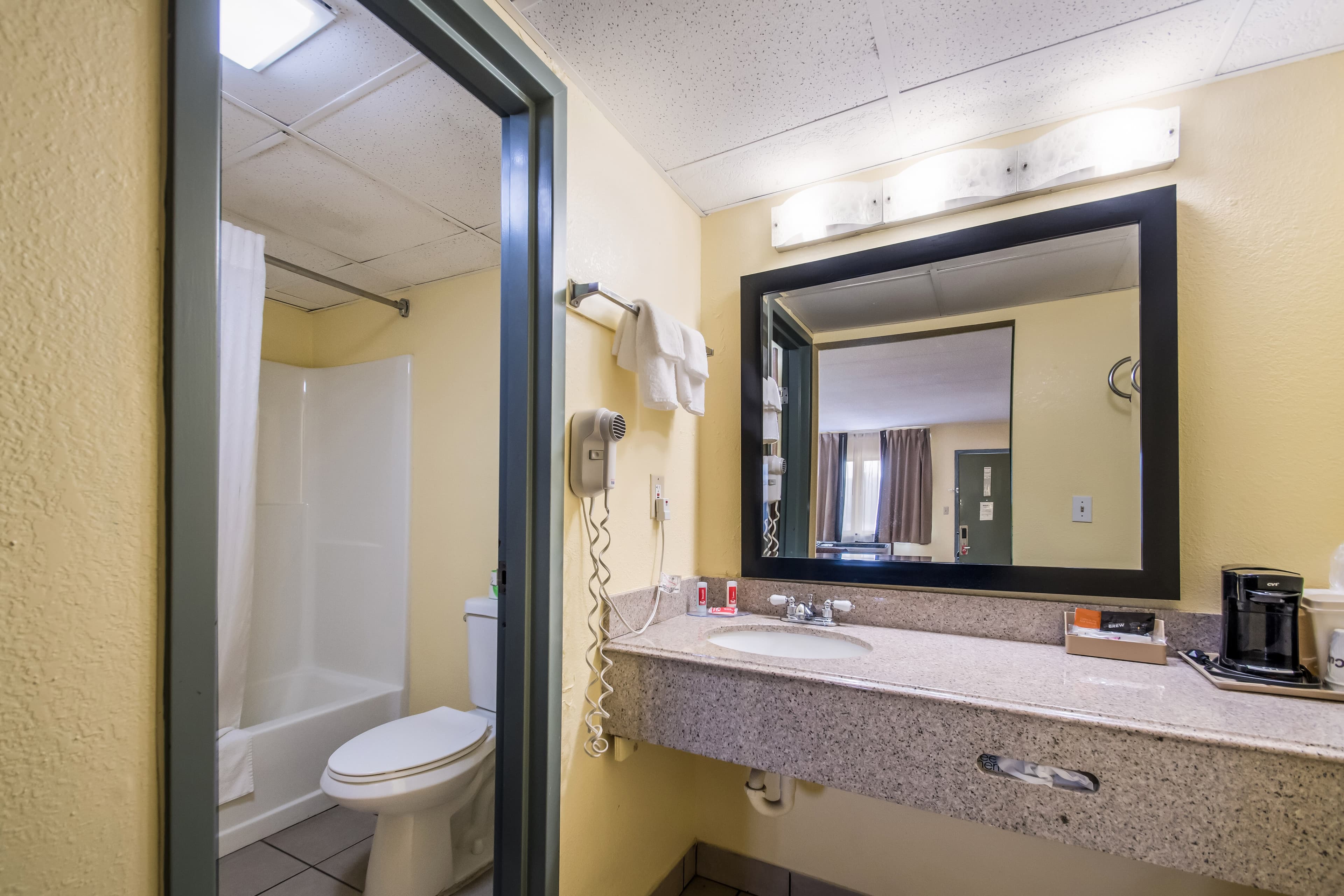 Econo Lodge Kearney - Liberty — 18