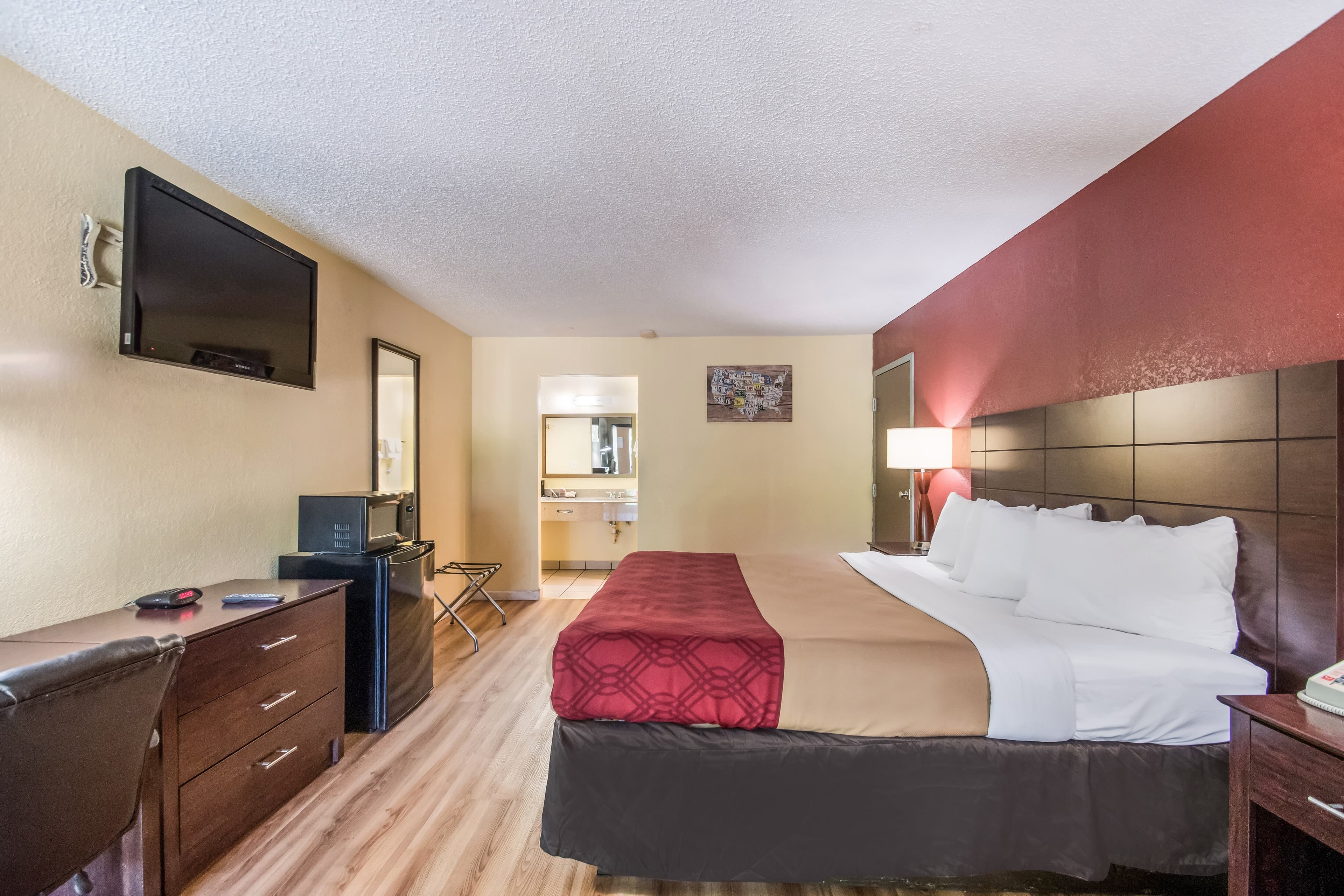 Econo Lodge Kearney - Liberty — 9