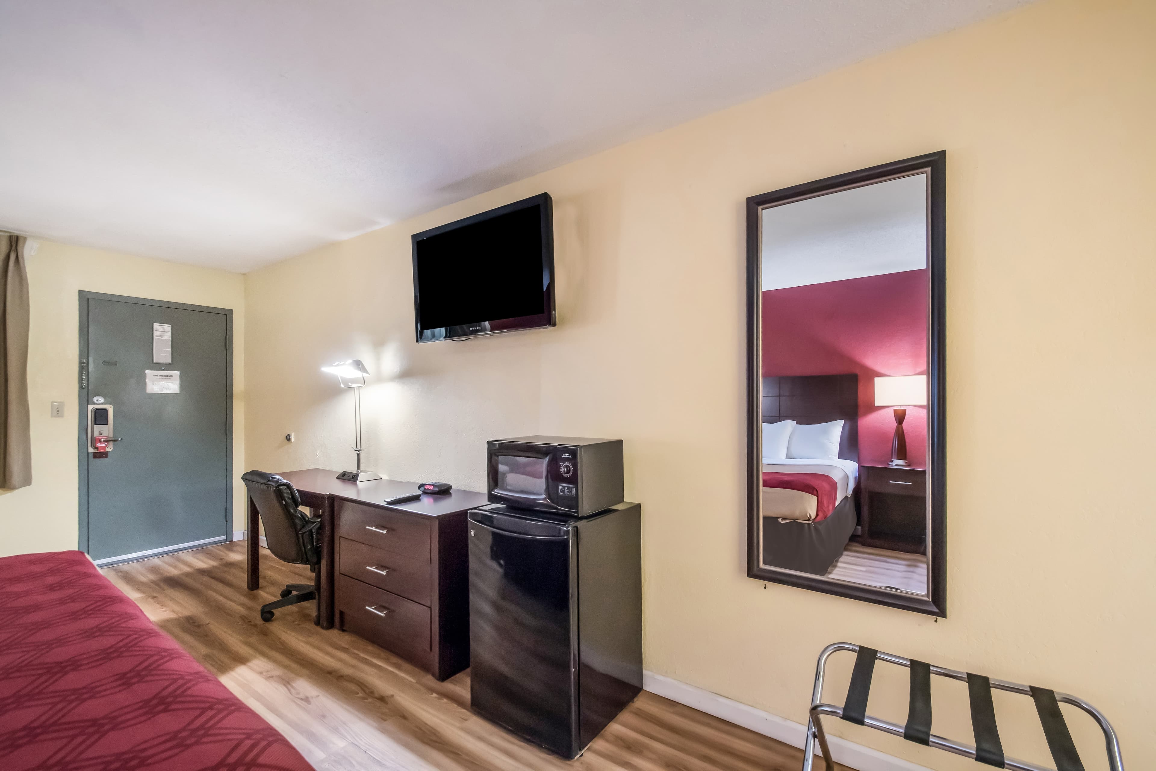 Econo Lodge Kearney - Liberty — 11