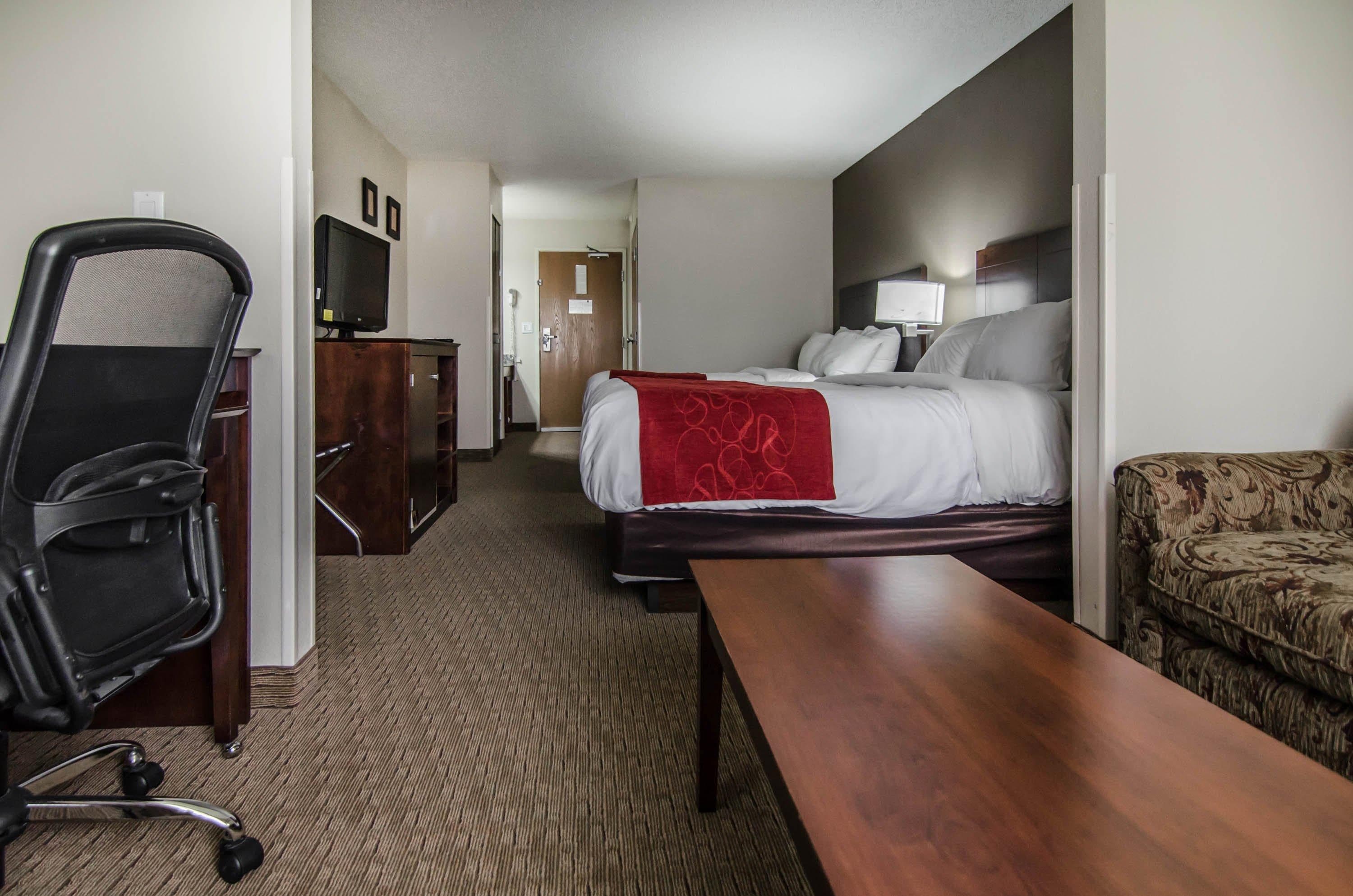 Quality Suites St. Joseph — 16