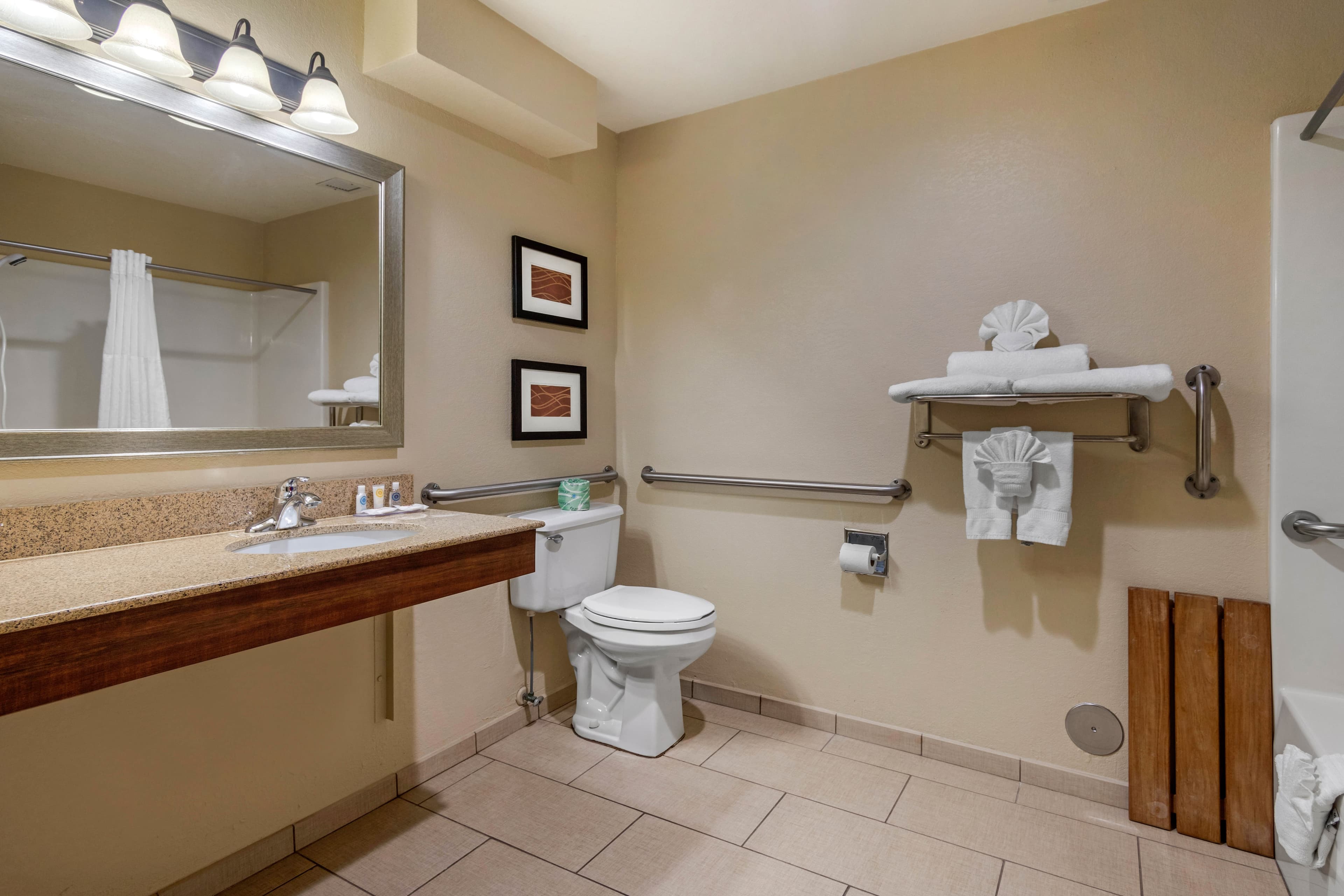 Comfort Inn & Suites Springfield I-44 — 6