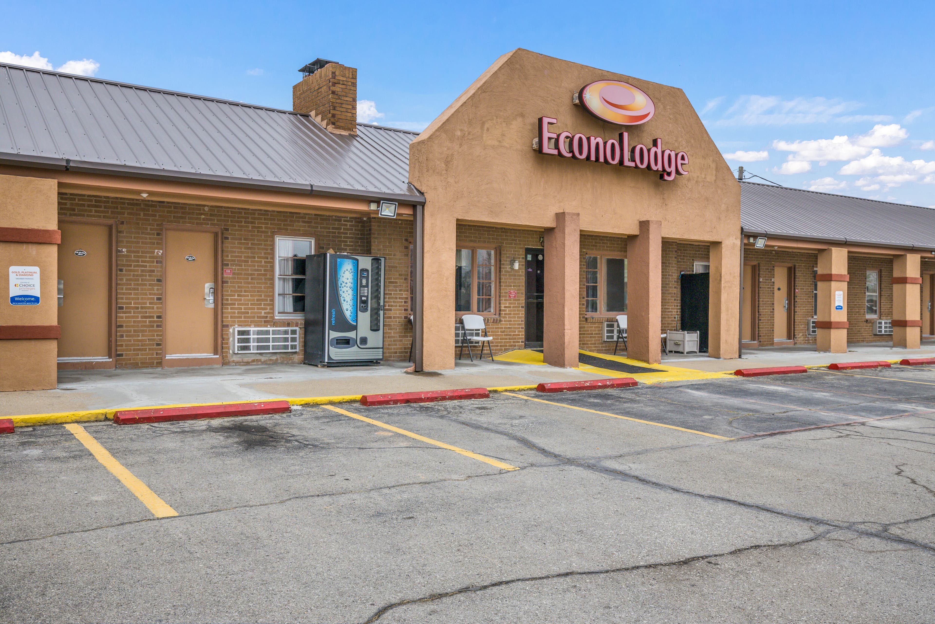 Econo Lodge Cameron - Image 1