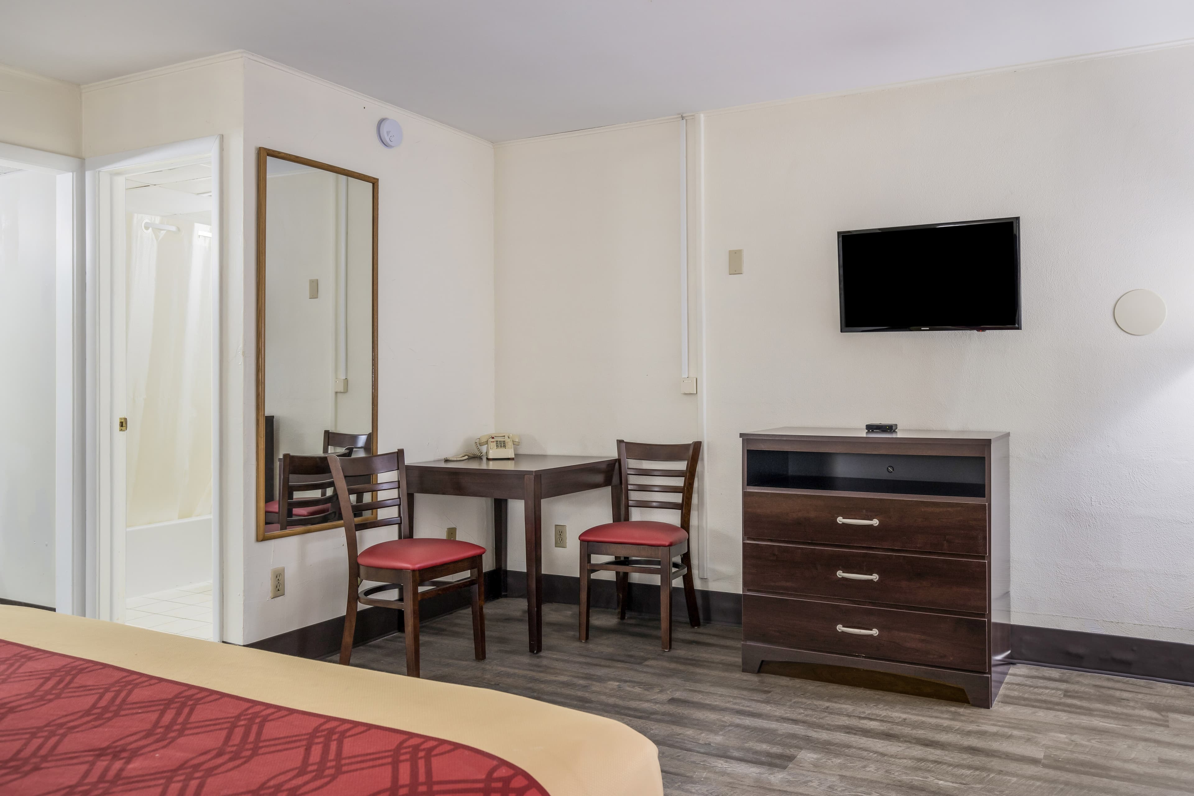 Econo Lodge Cameron - Image 5