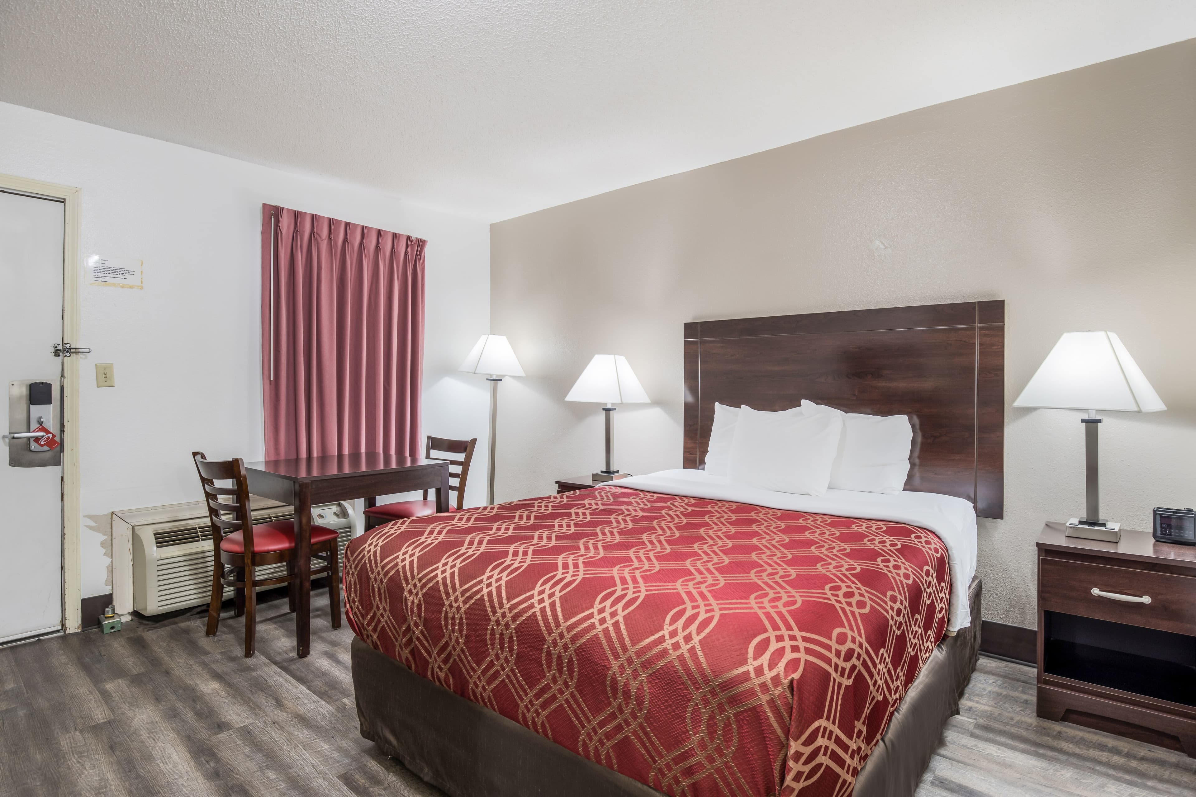 Econo Lodge Cameron — 6