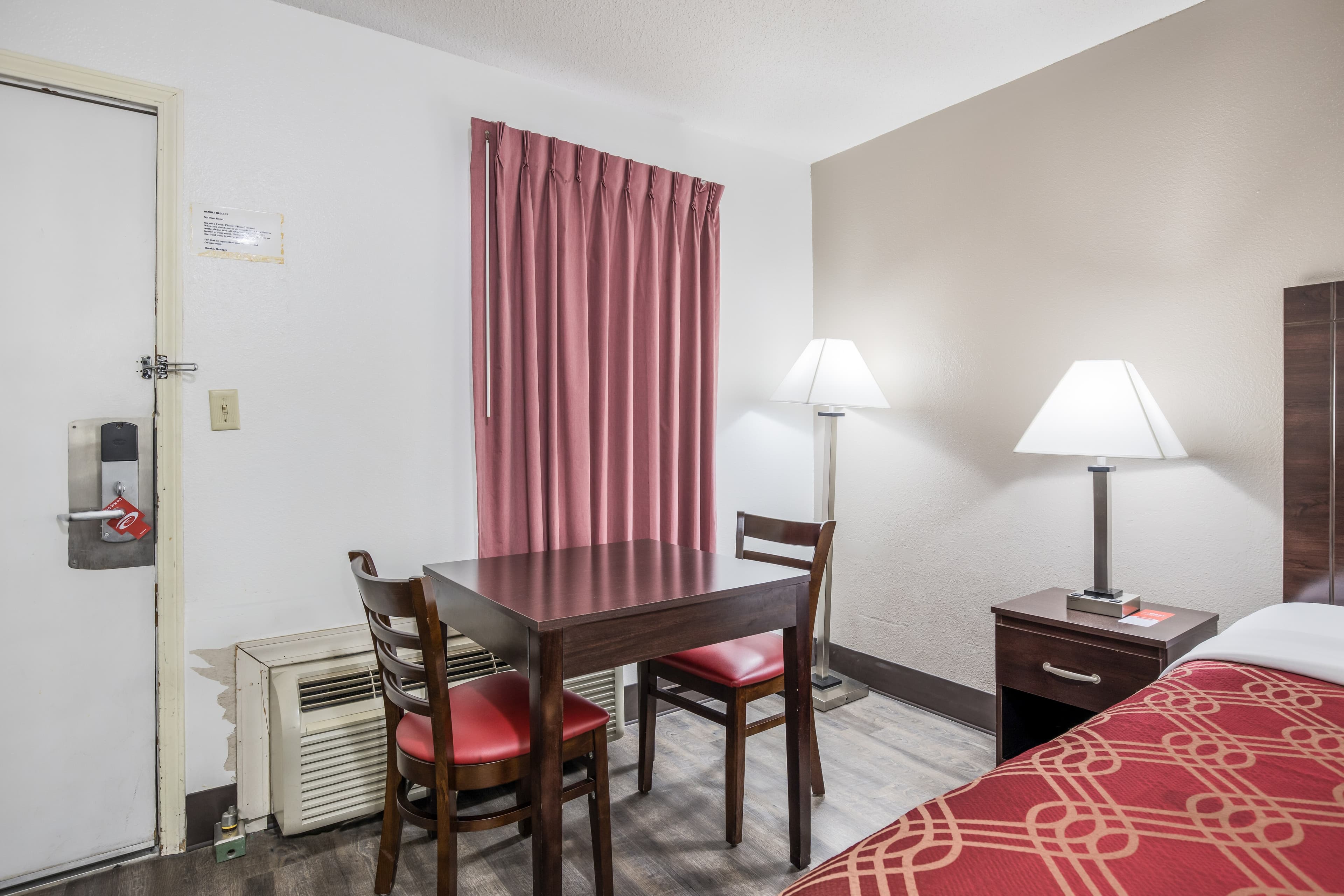 Econo Lodge Cameron — 7