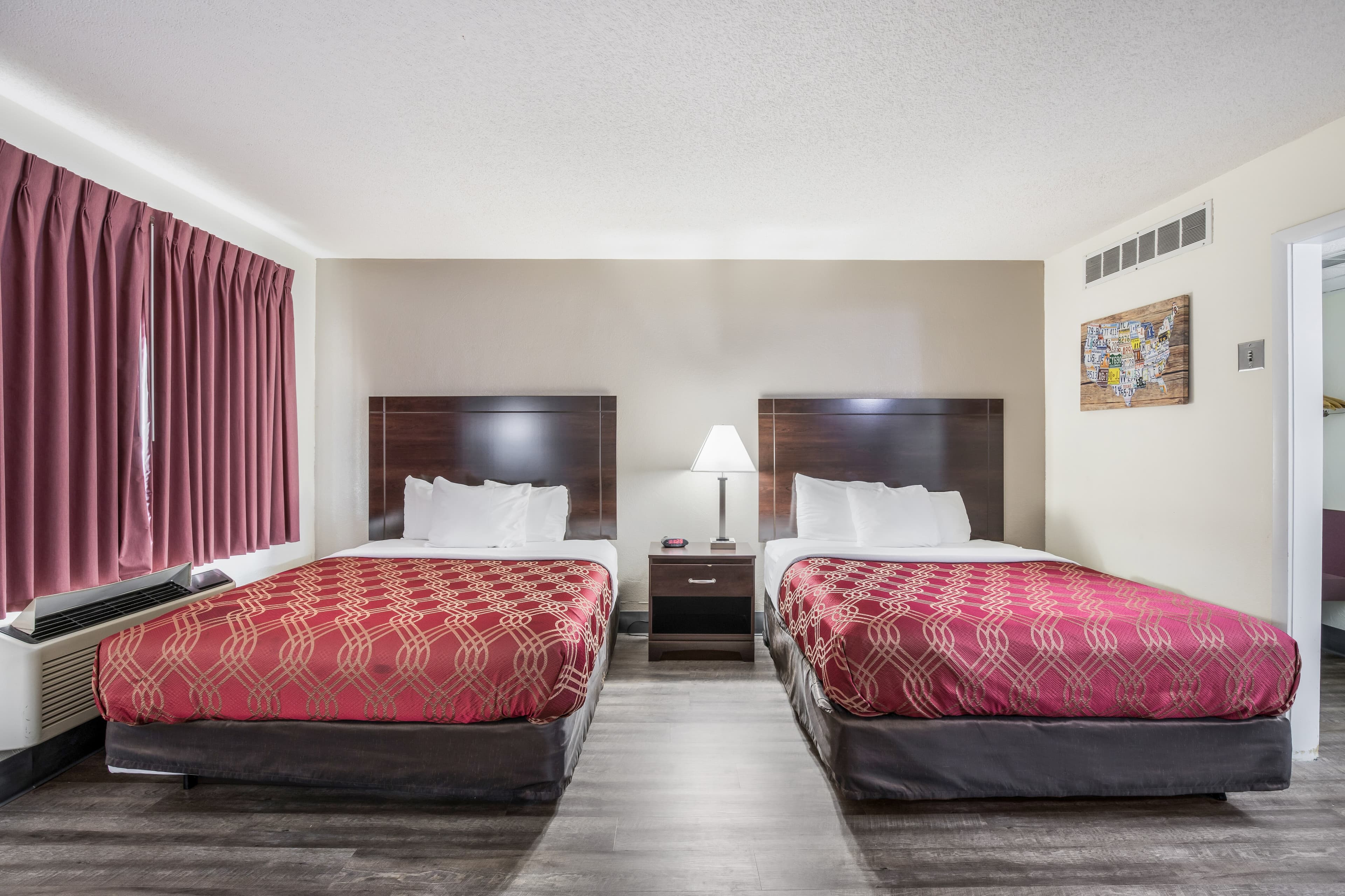 Econo Lodge Cameron — 11