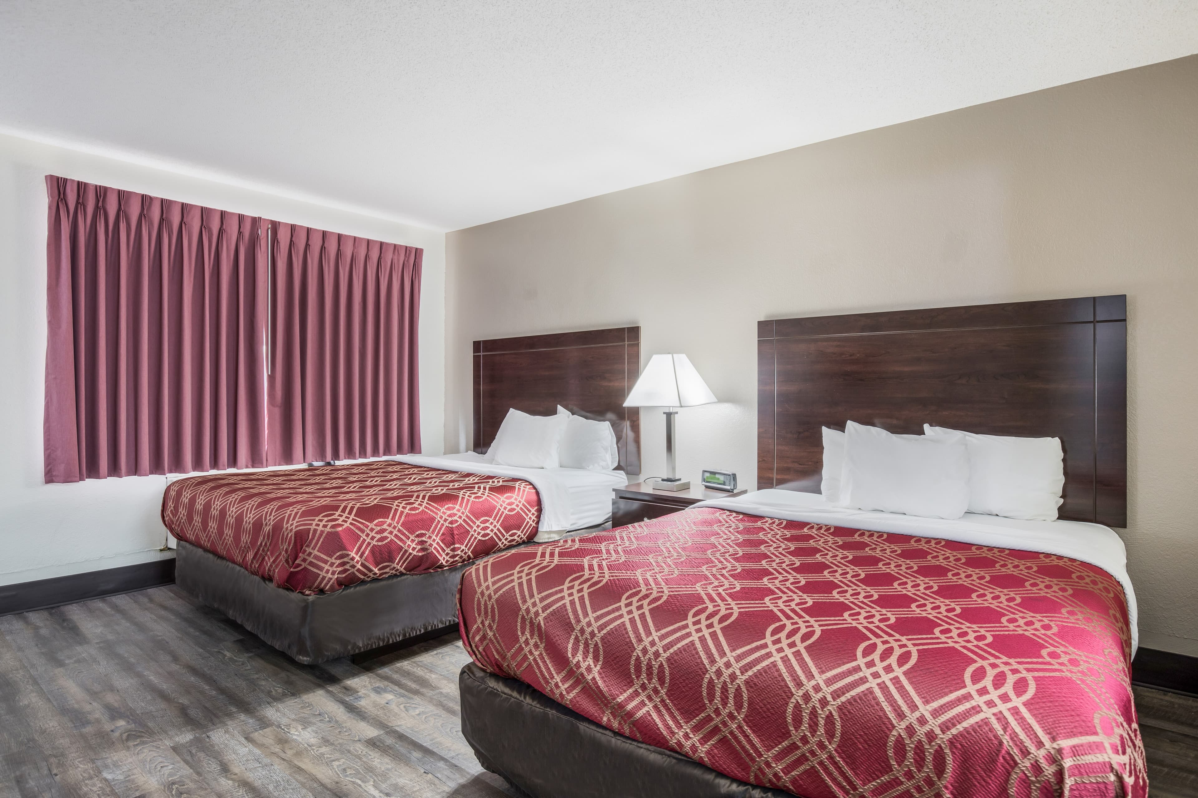 Econo Lodge Cameron — 17