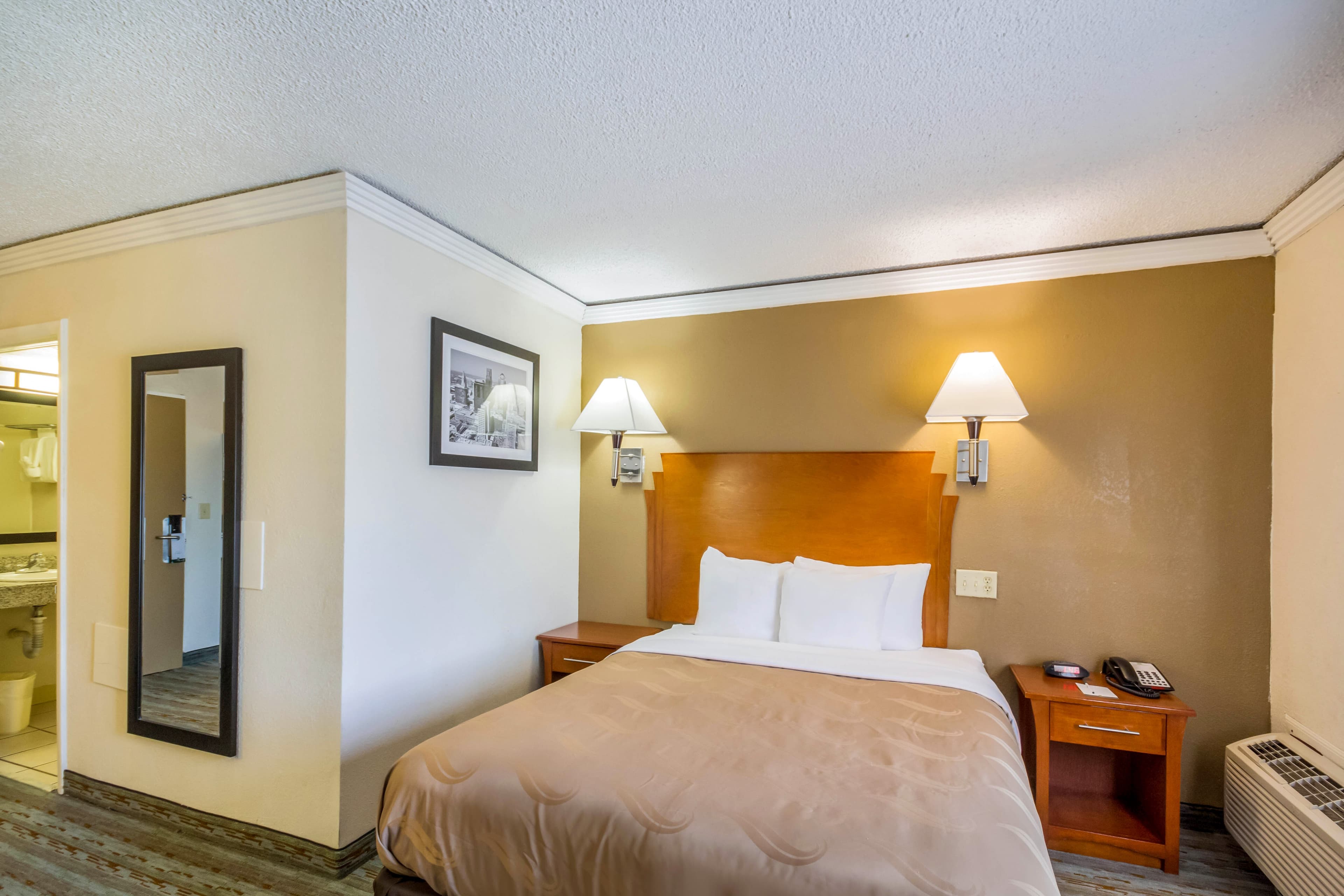Quality Inn & Suites Kansas City - Independence I-70 East - Image 2