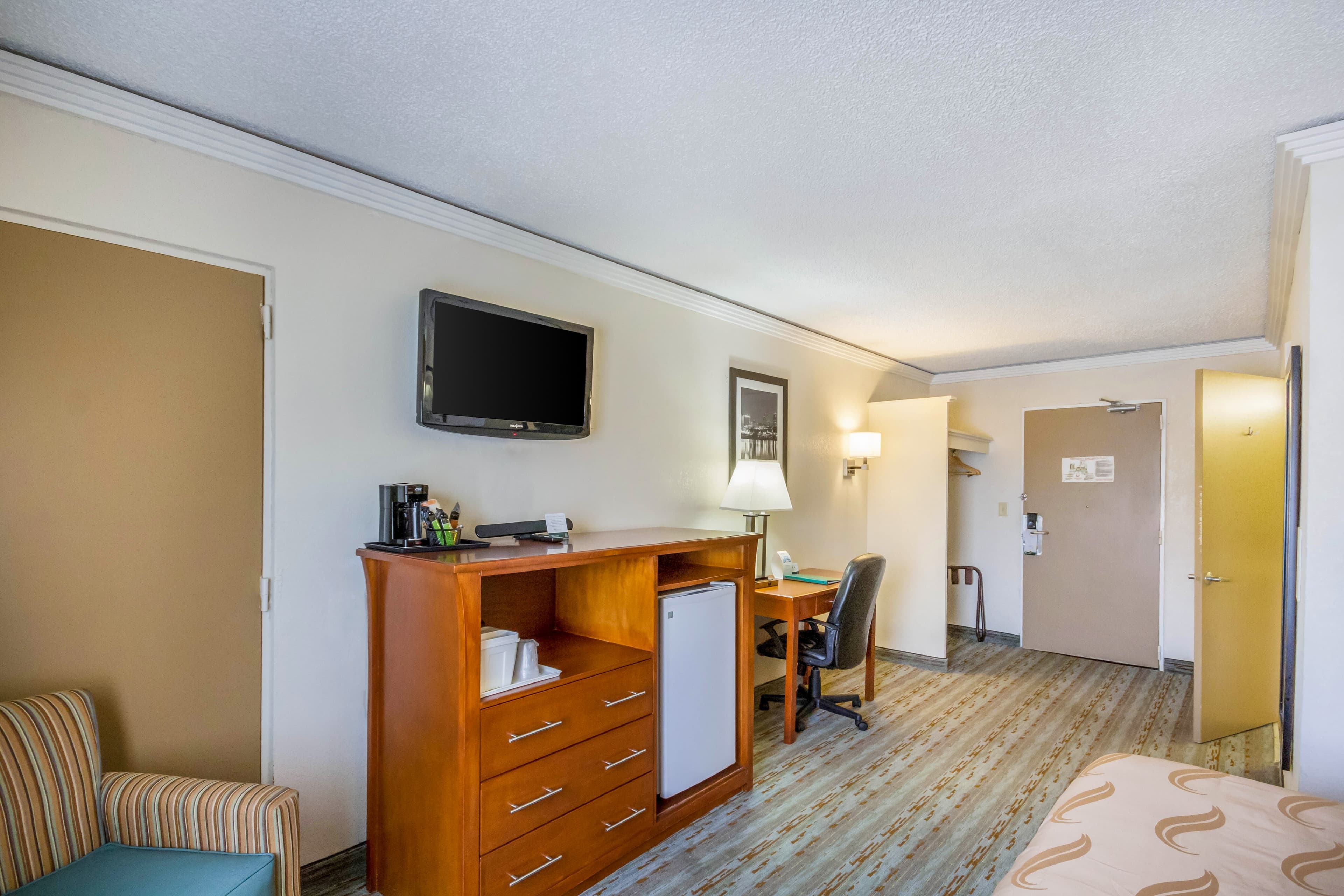 Quality Inn & Suites Kansas City - Independence I-70 East - Image 3