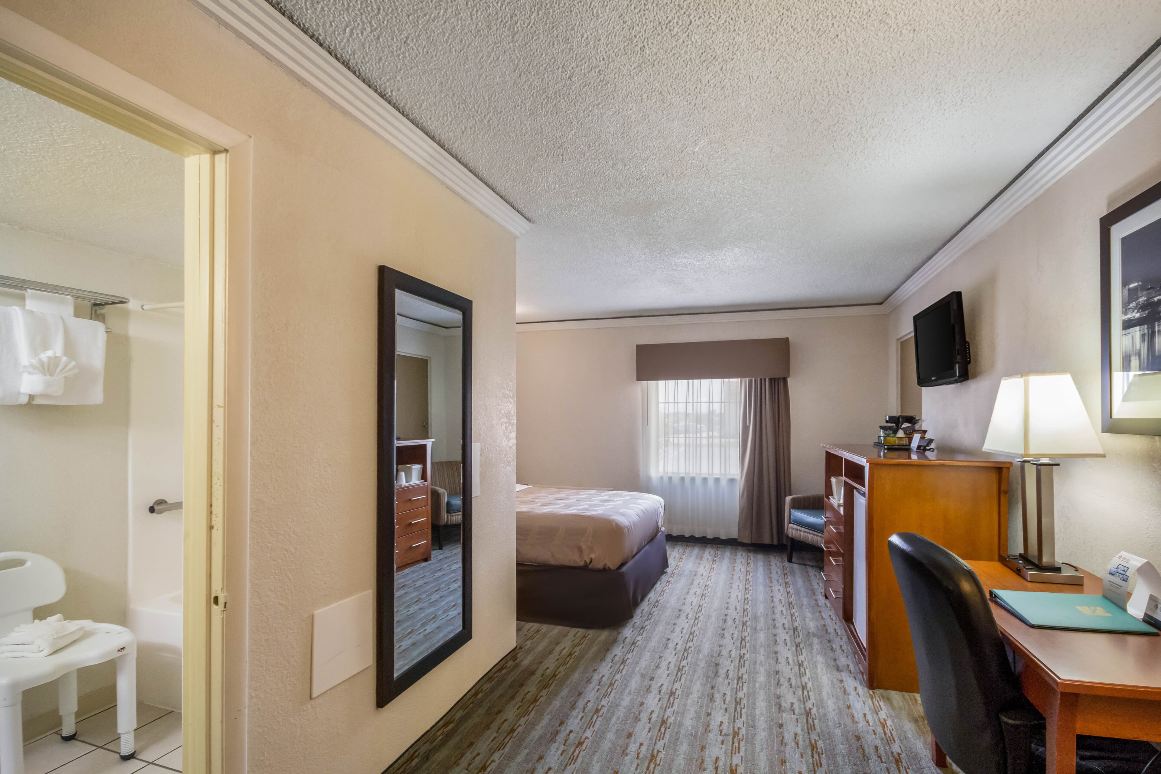 Quality Inn & Suites Kansas City - Independence I-70 East - Image 4