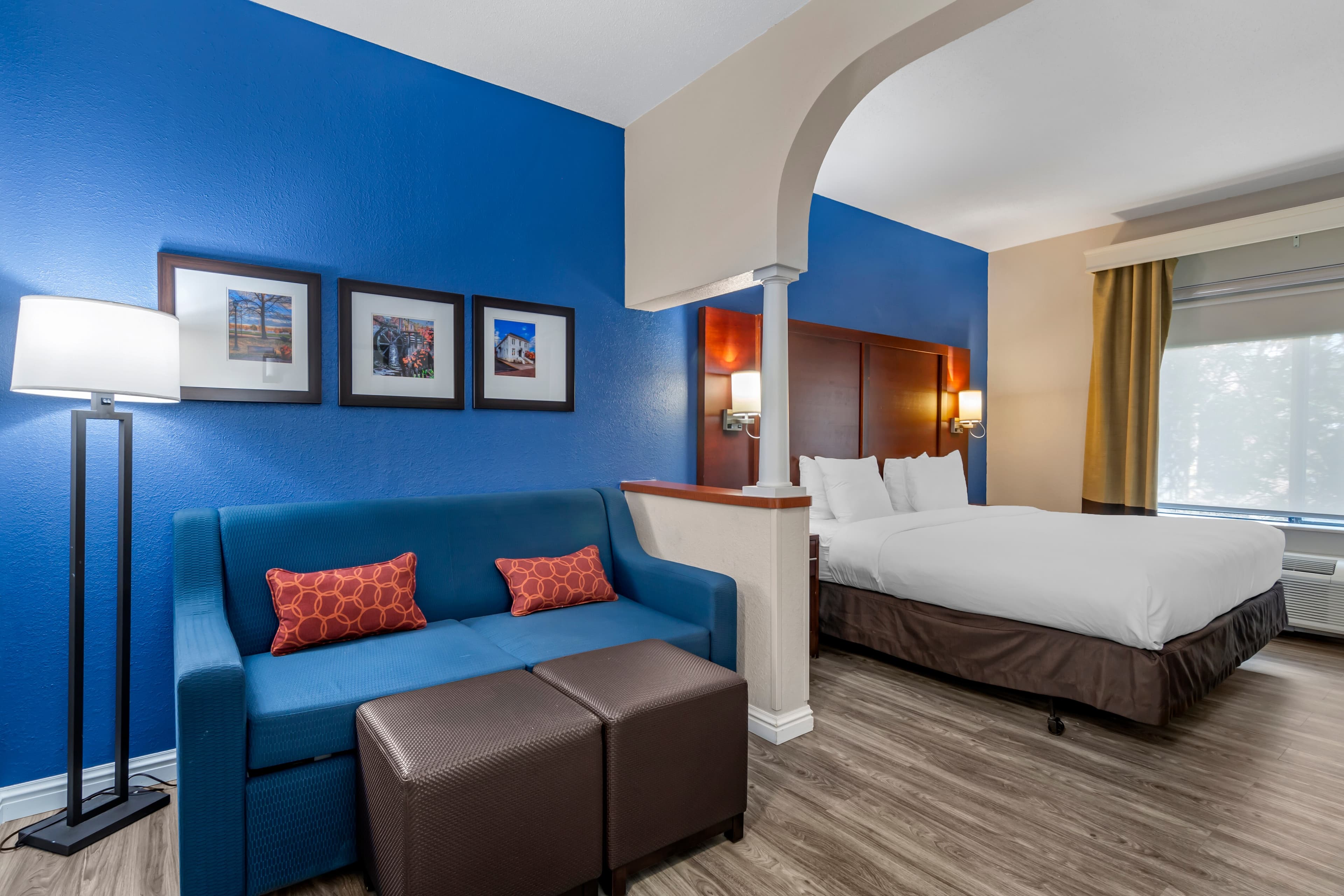 Comfort Suites St Charles-St Louis - Image 2