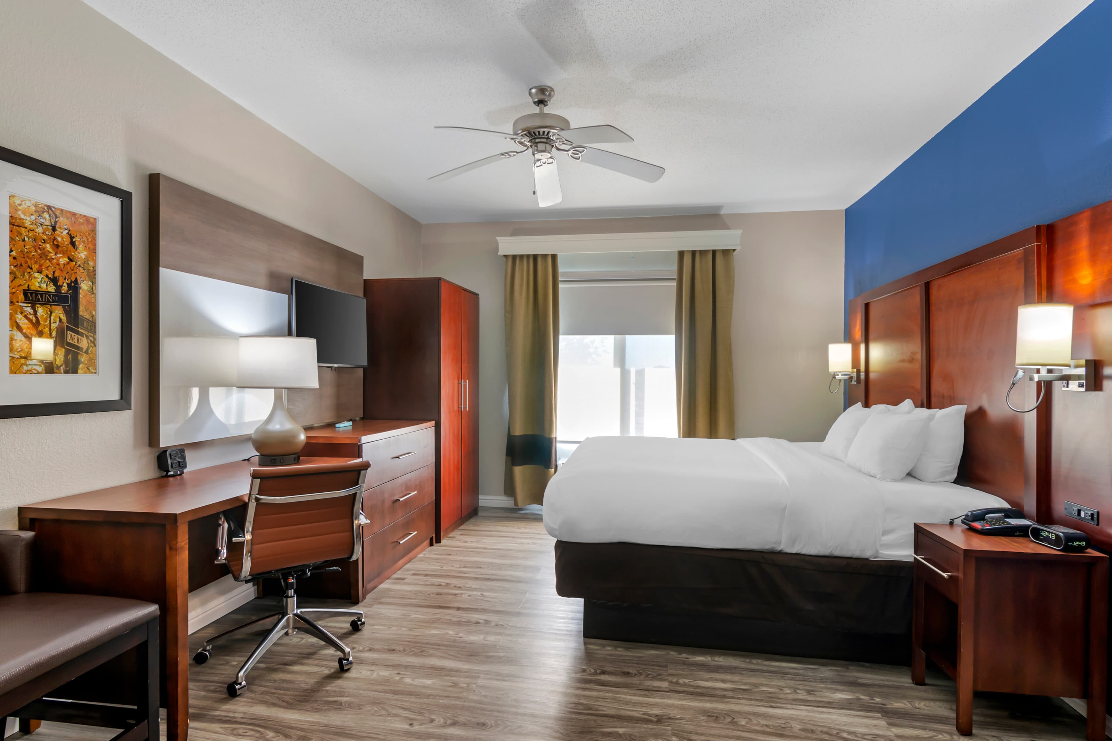Comfort Suites St Charles-St Louis - Image 1