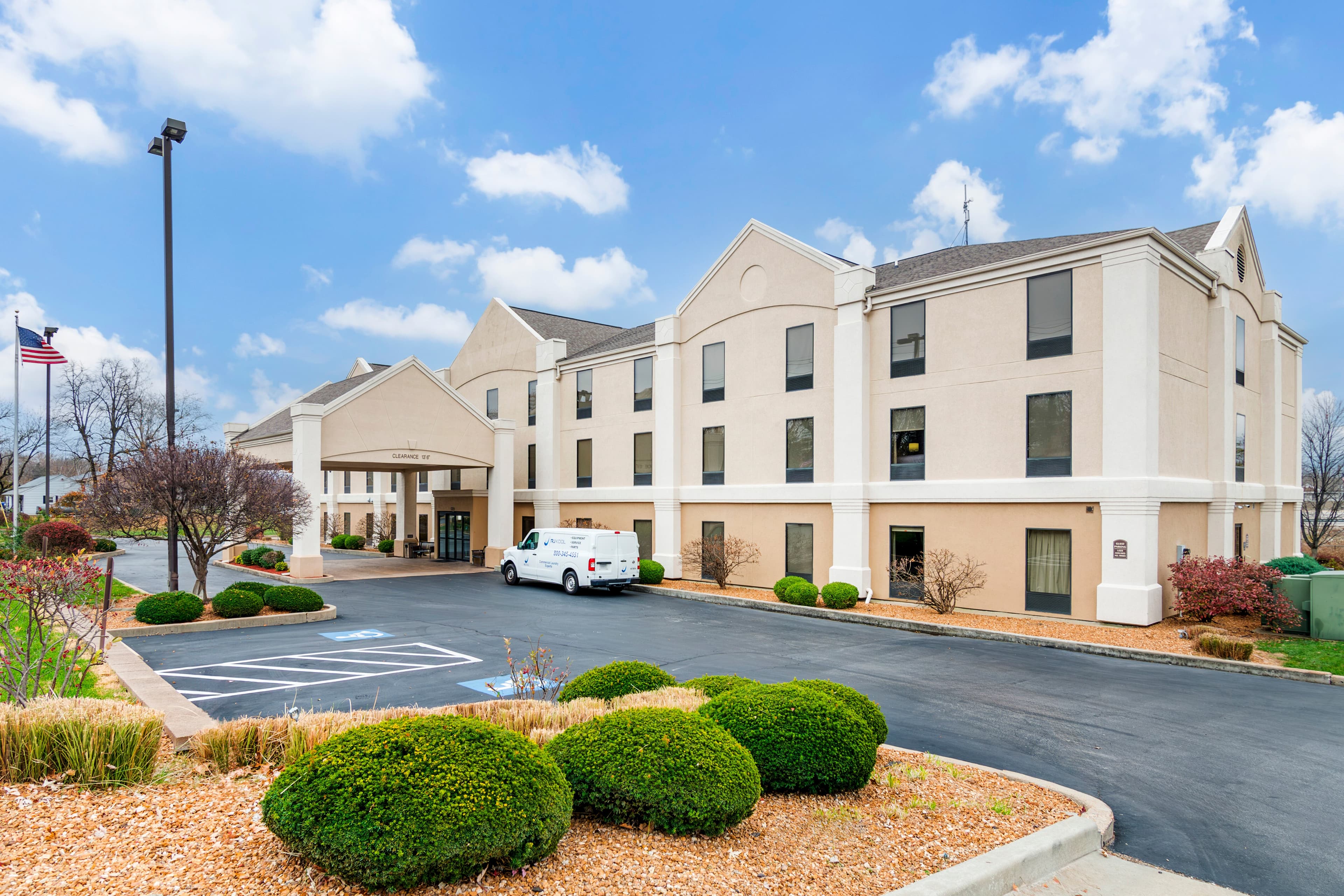 Comfort Inn Near Six Flags St. Louis - Image 1