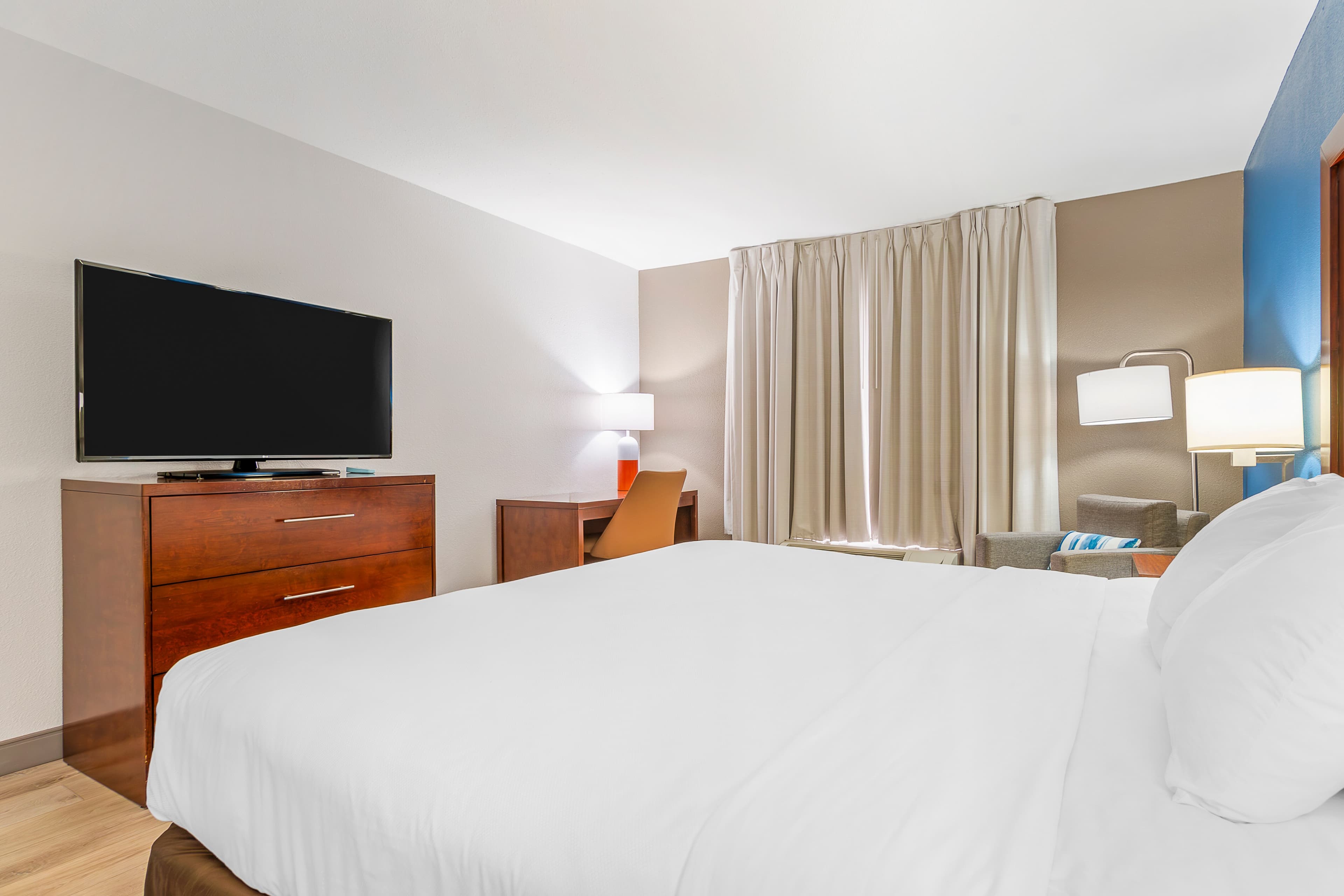 Comfort Inn Near Six Flags St. Louis - Image 4