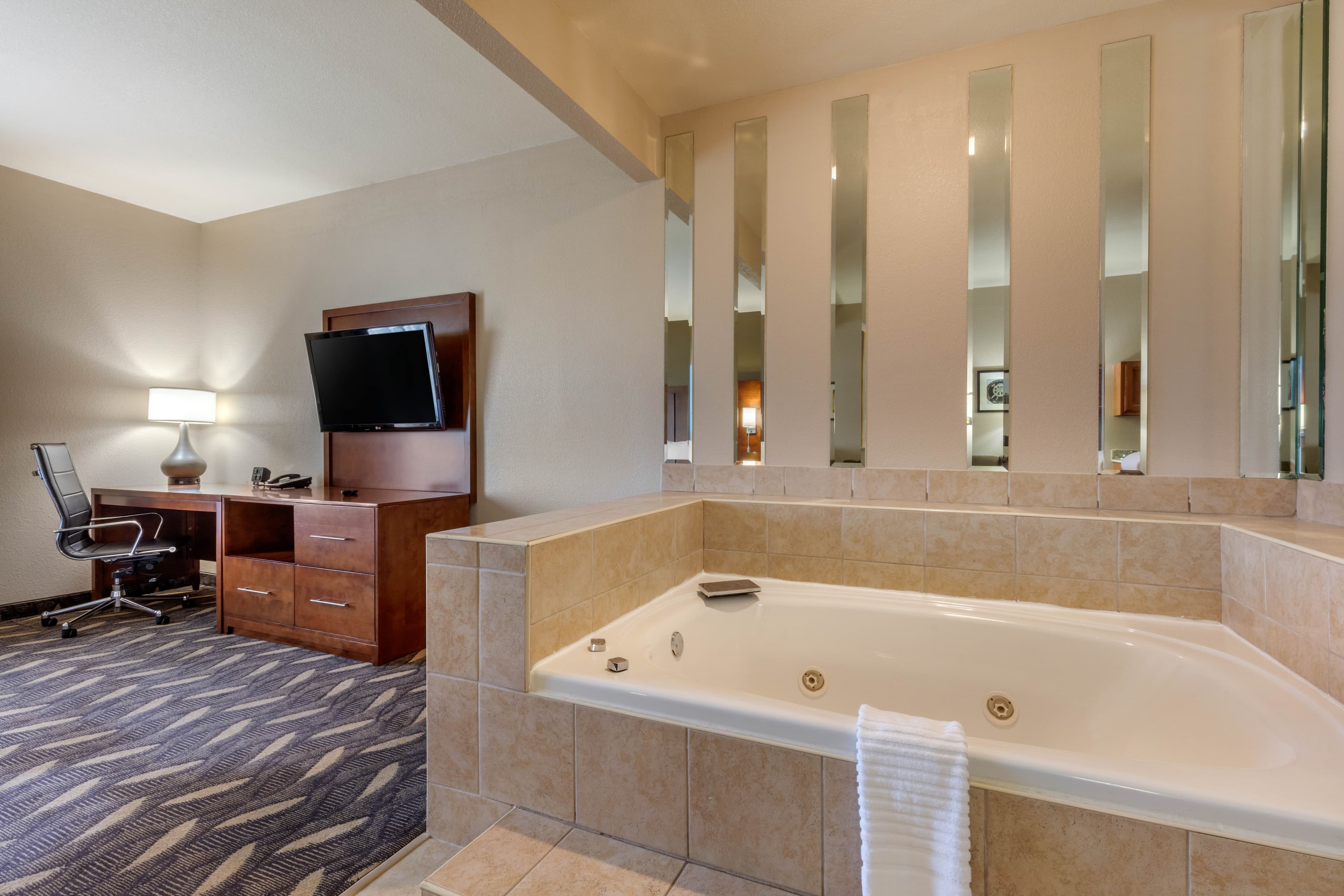 Comfort Suites Rolla — 23