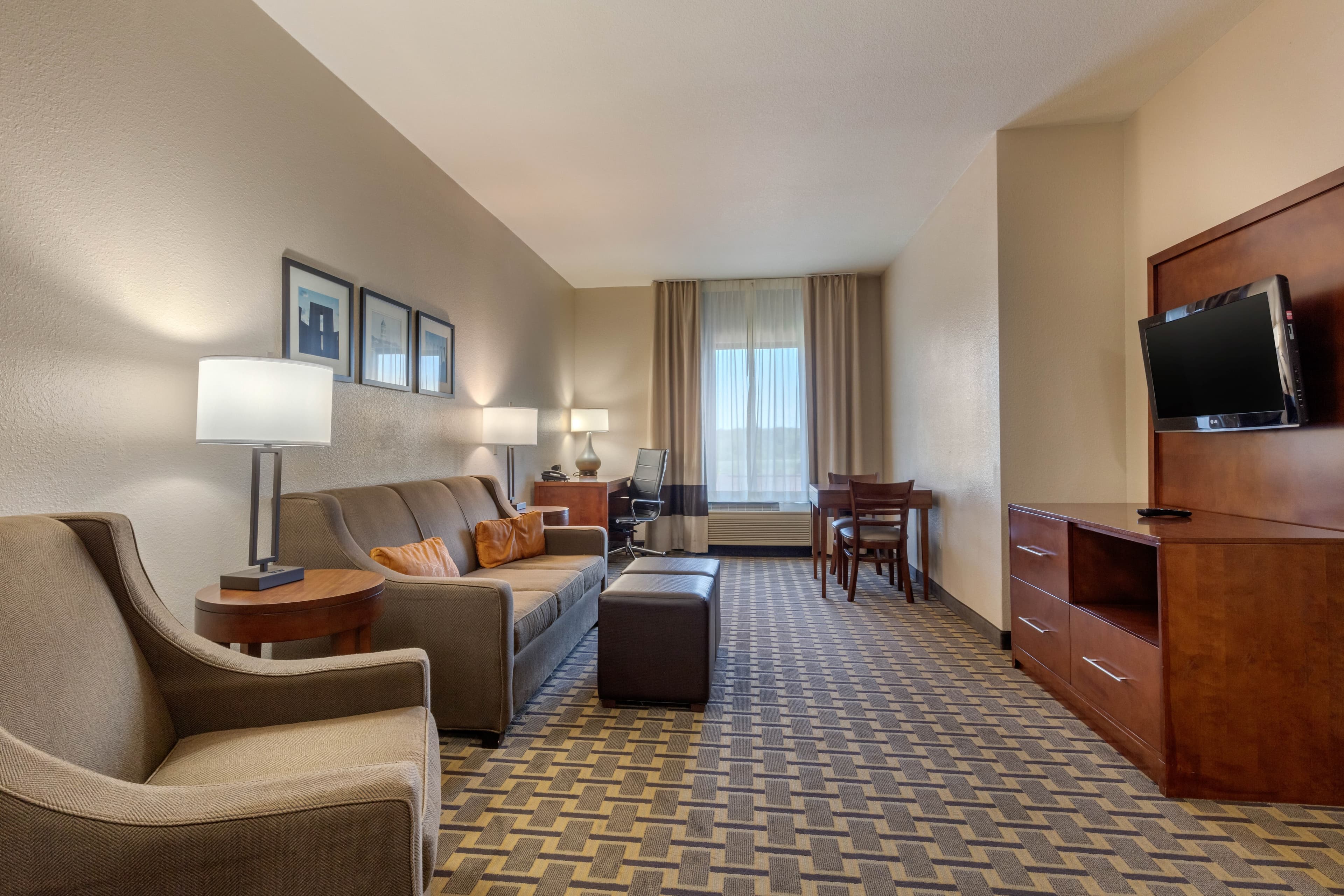 Comfort Suites Rolla — 24