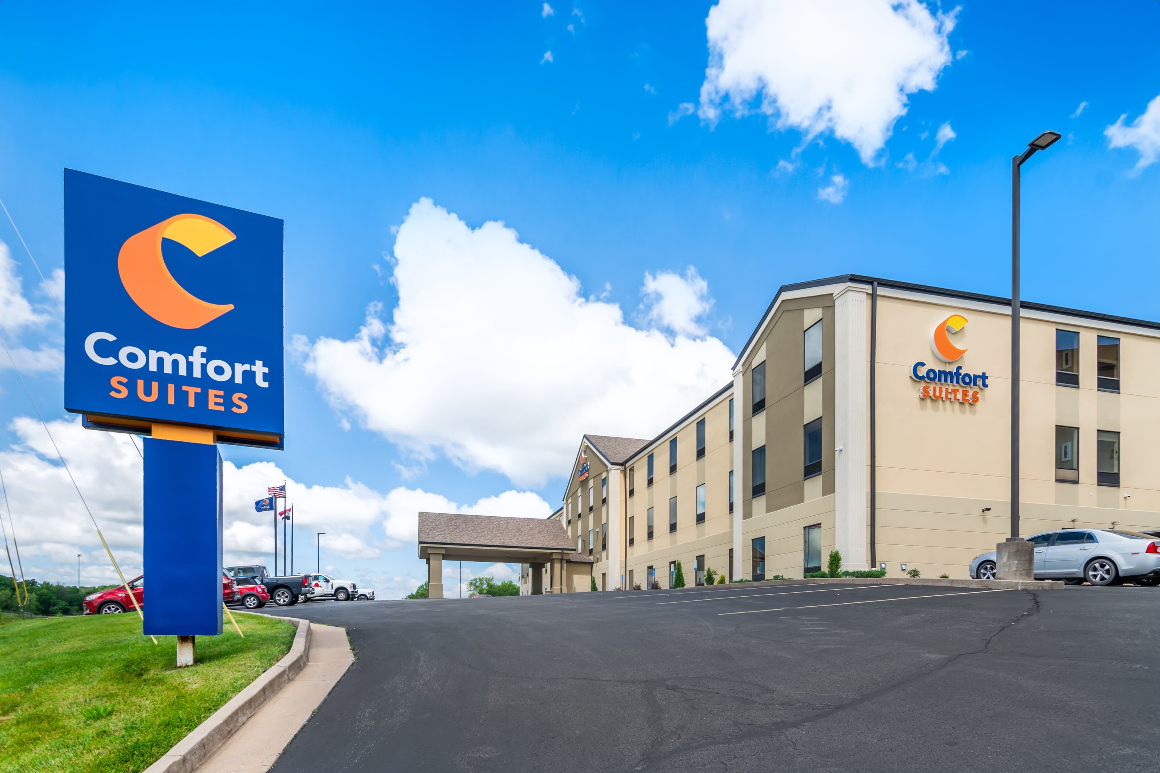 Comfort Suites Jefferson City - Image 1