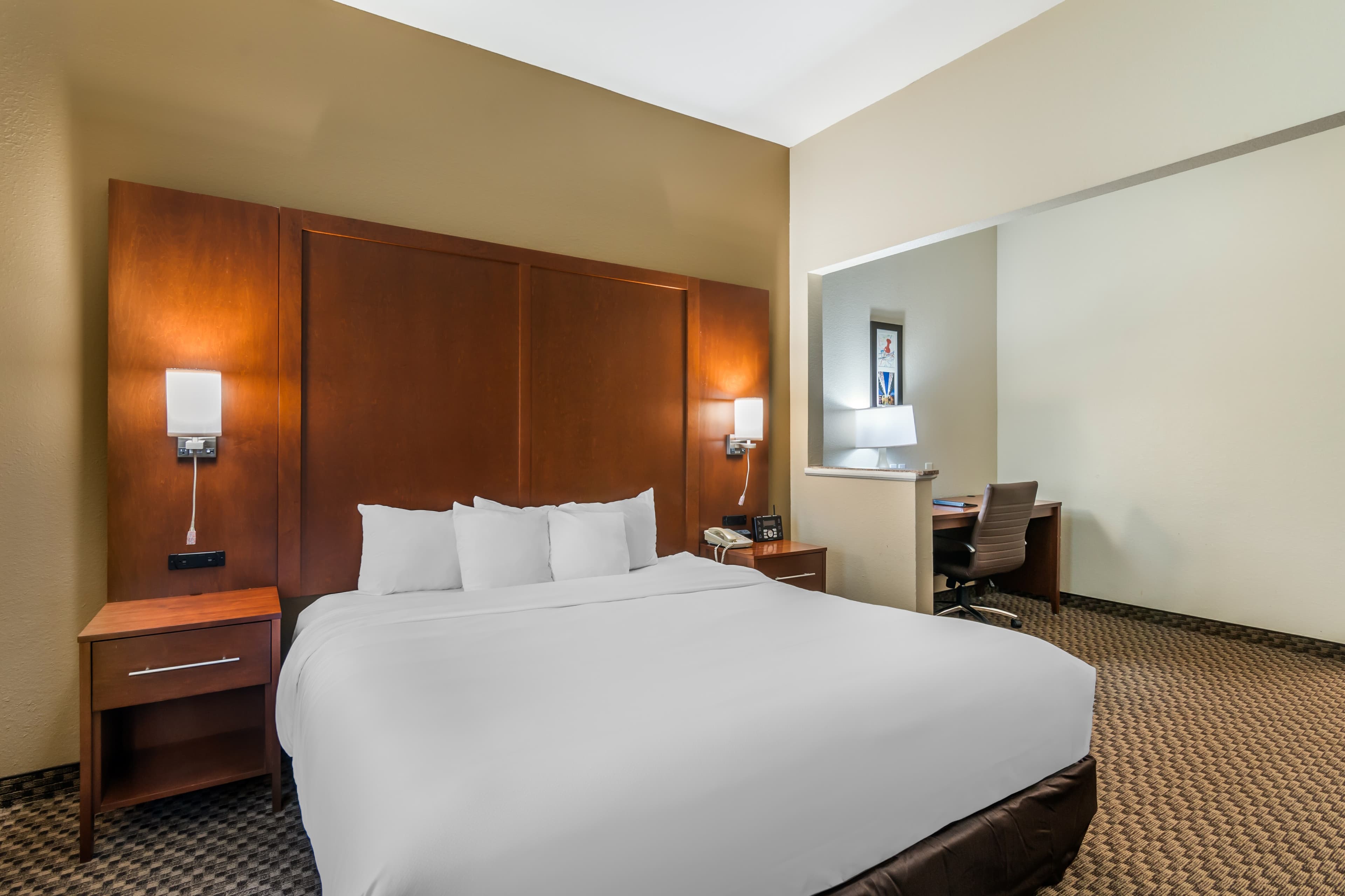 Comfort Suites Jefferson City - Image 3