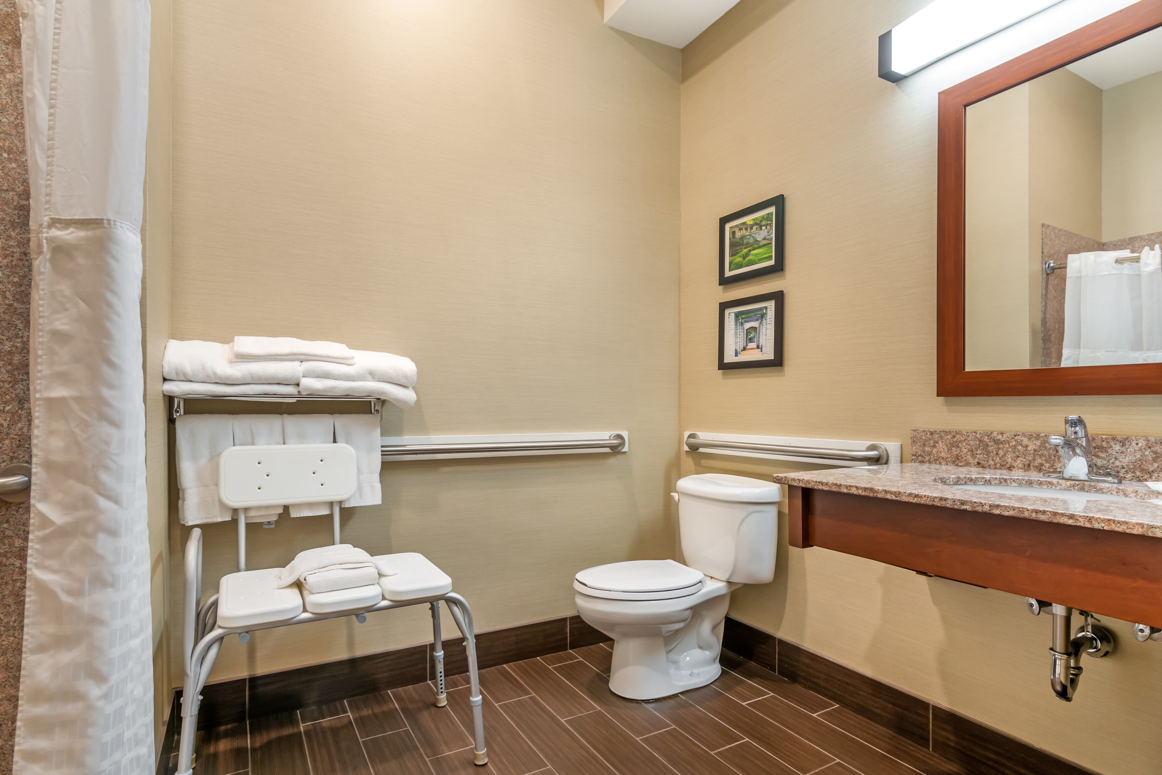 Comfort Suites Jefferson City — 8