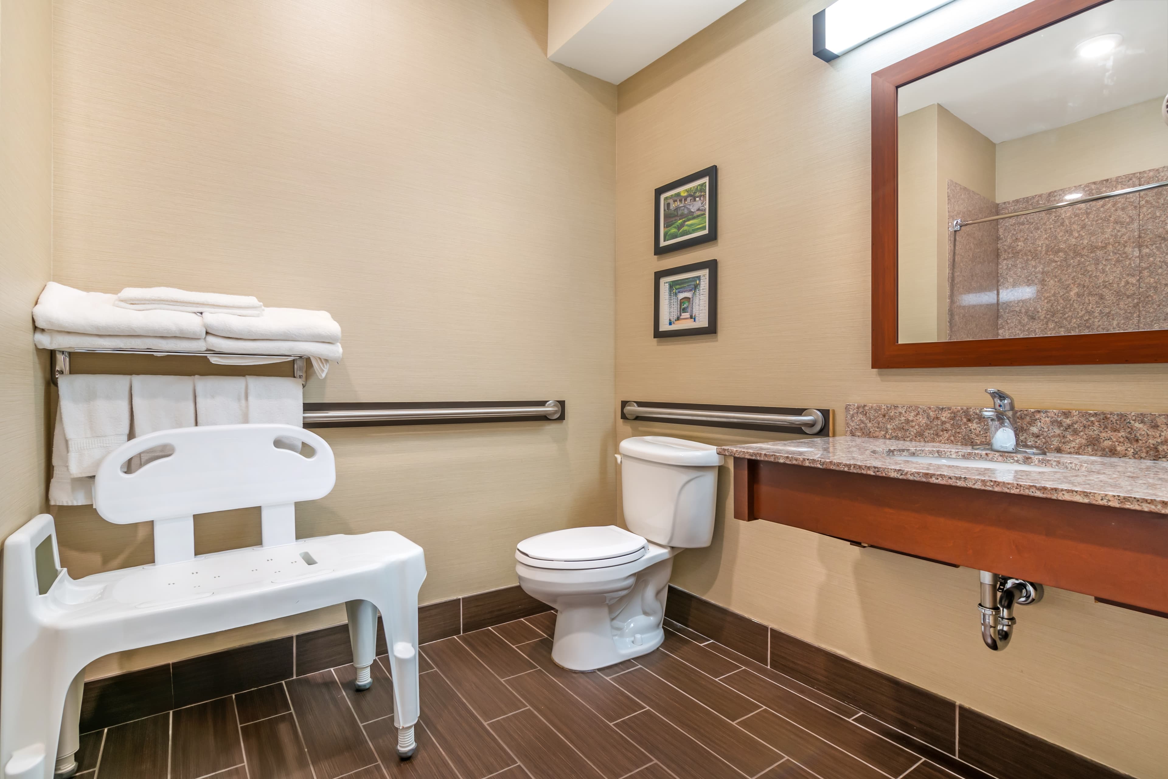 Comfort Suites Jefferson City — 9