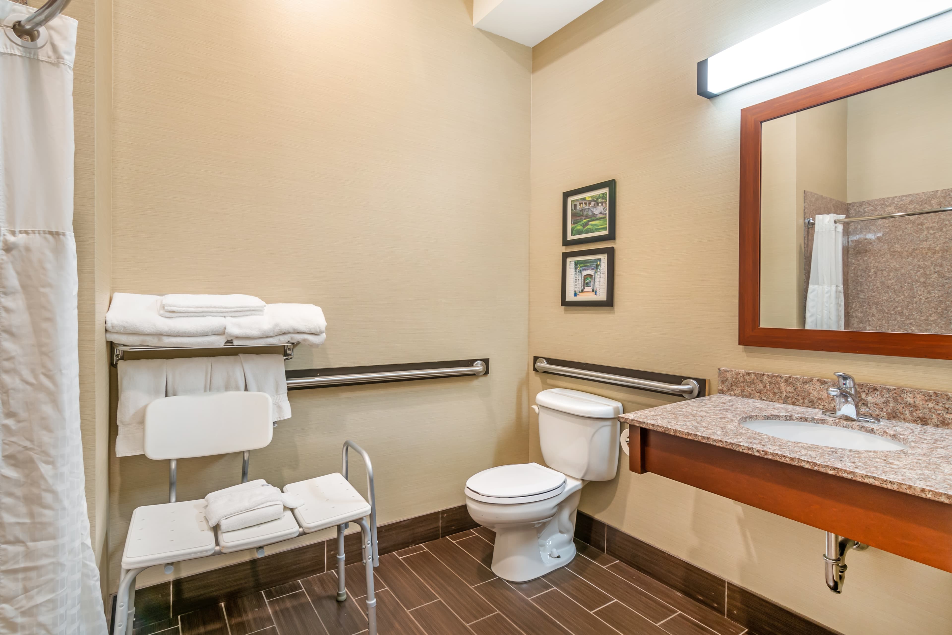 Comfort Suites Jefferson City — 16