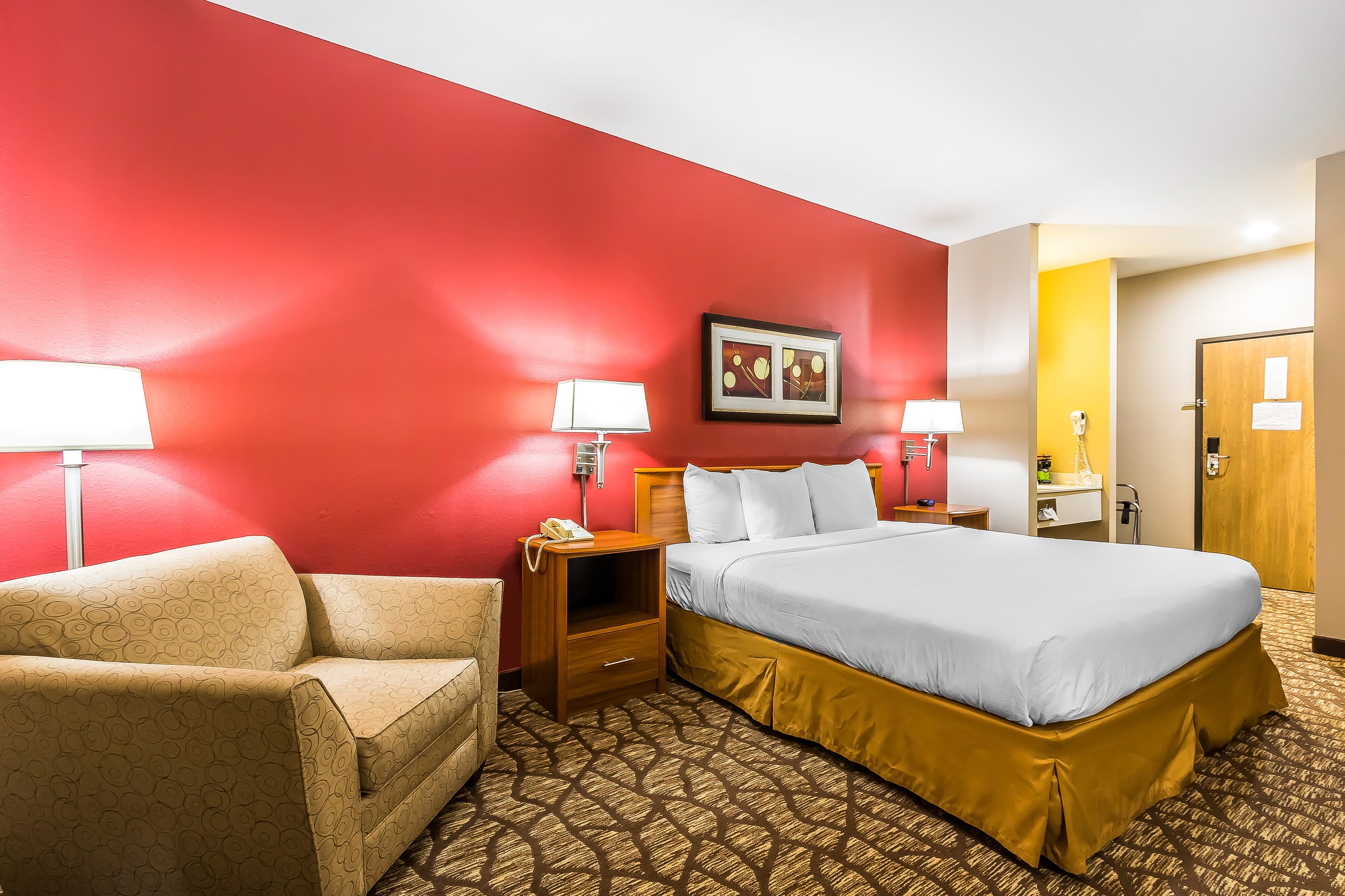 Quality Inn & Suites Chesterfield Village - Image 2