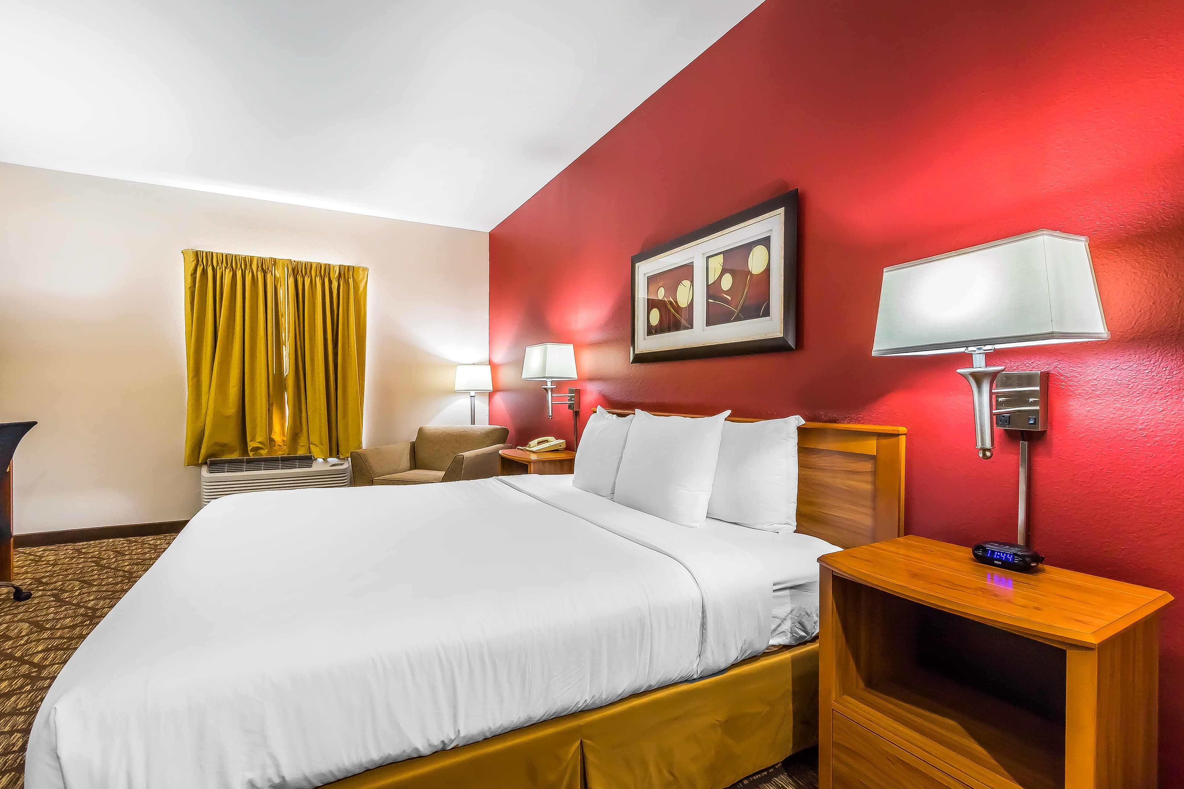 Quality Inn & Suites Chesterfield Village - Image 4