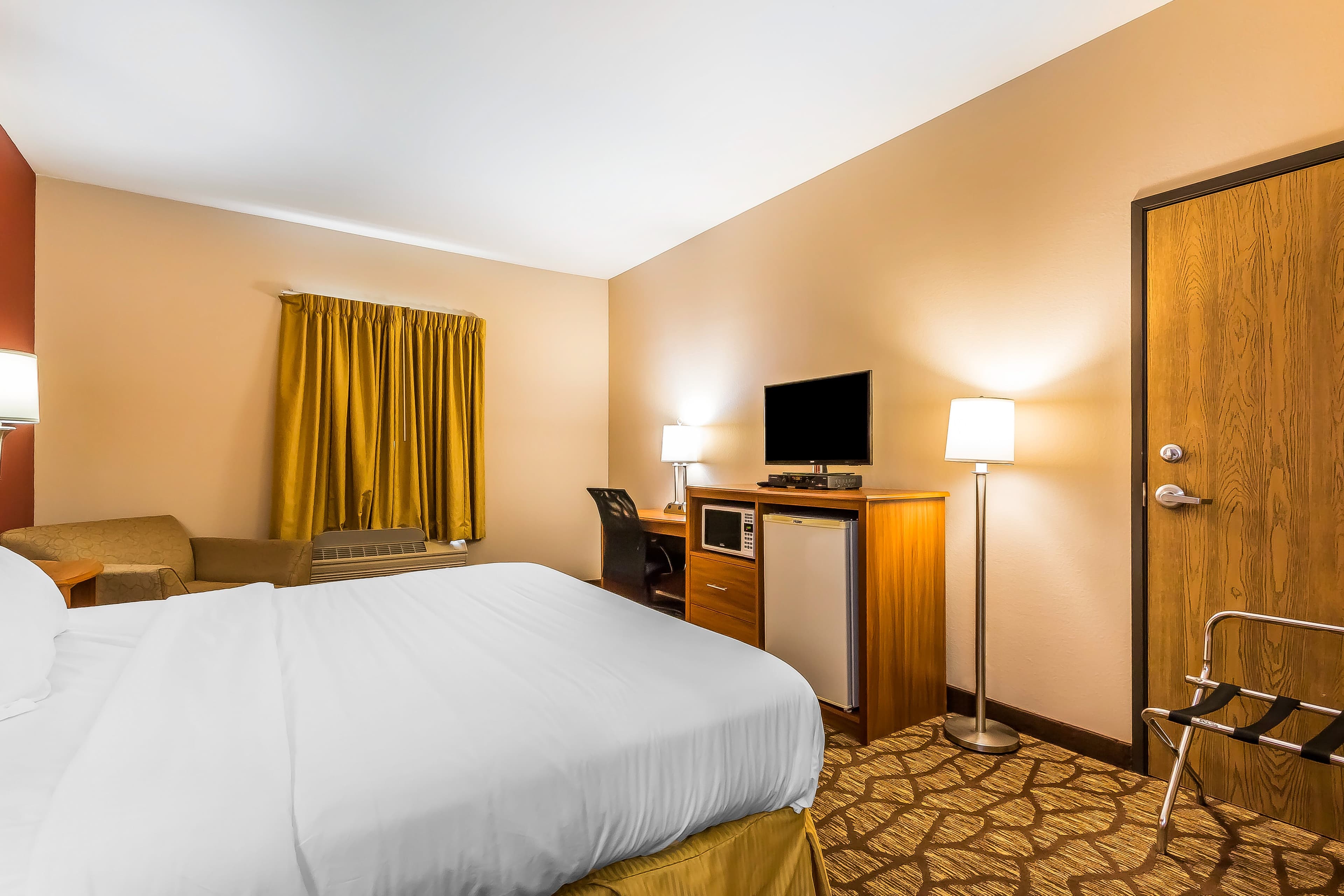Quality Inn & Suites Chesterfield Village — 6