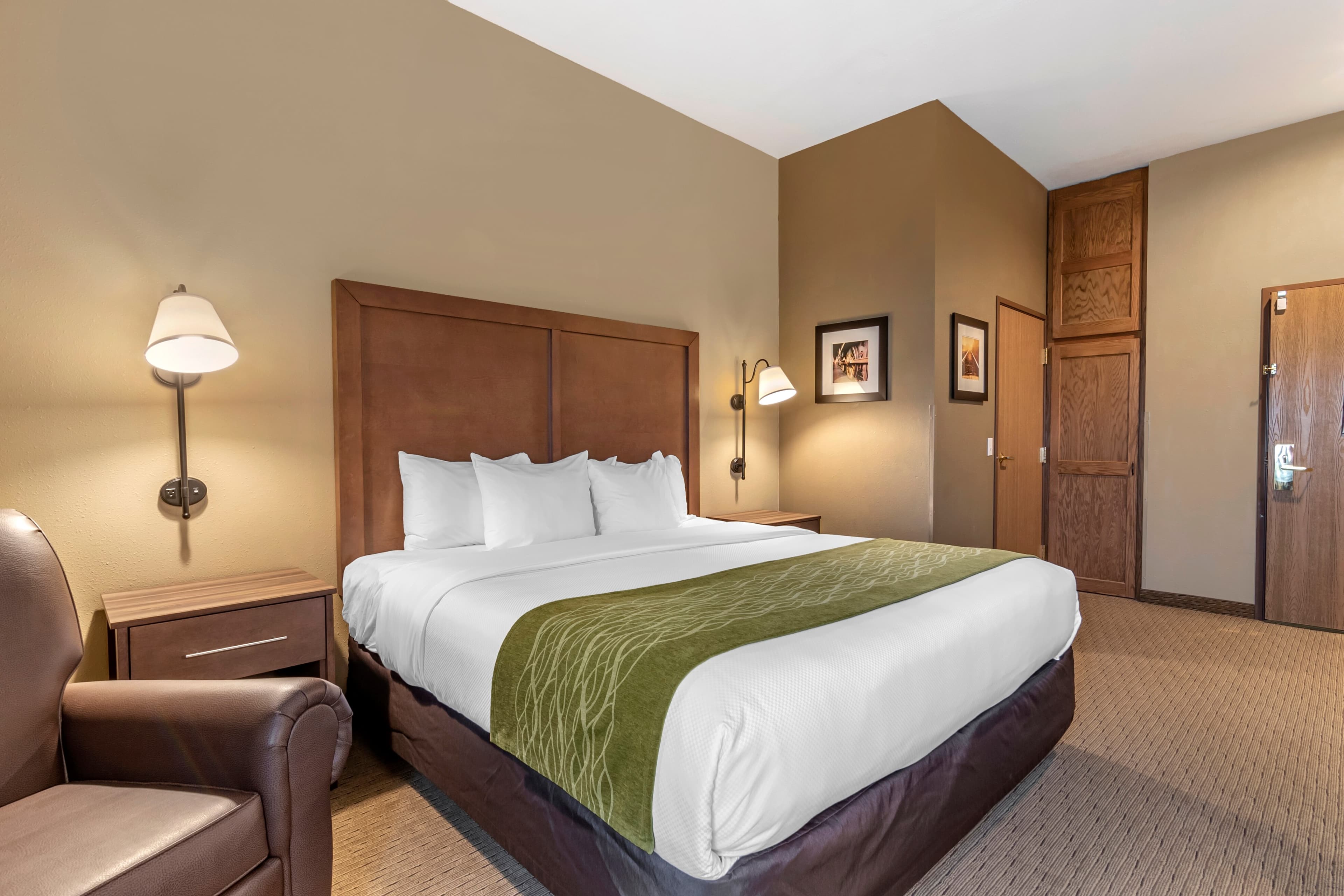 Comfort Inn Warrensburg Station - Image 3