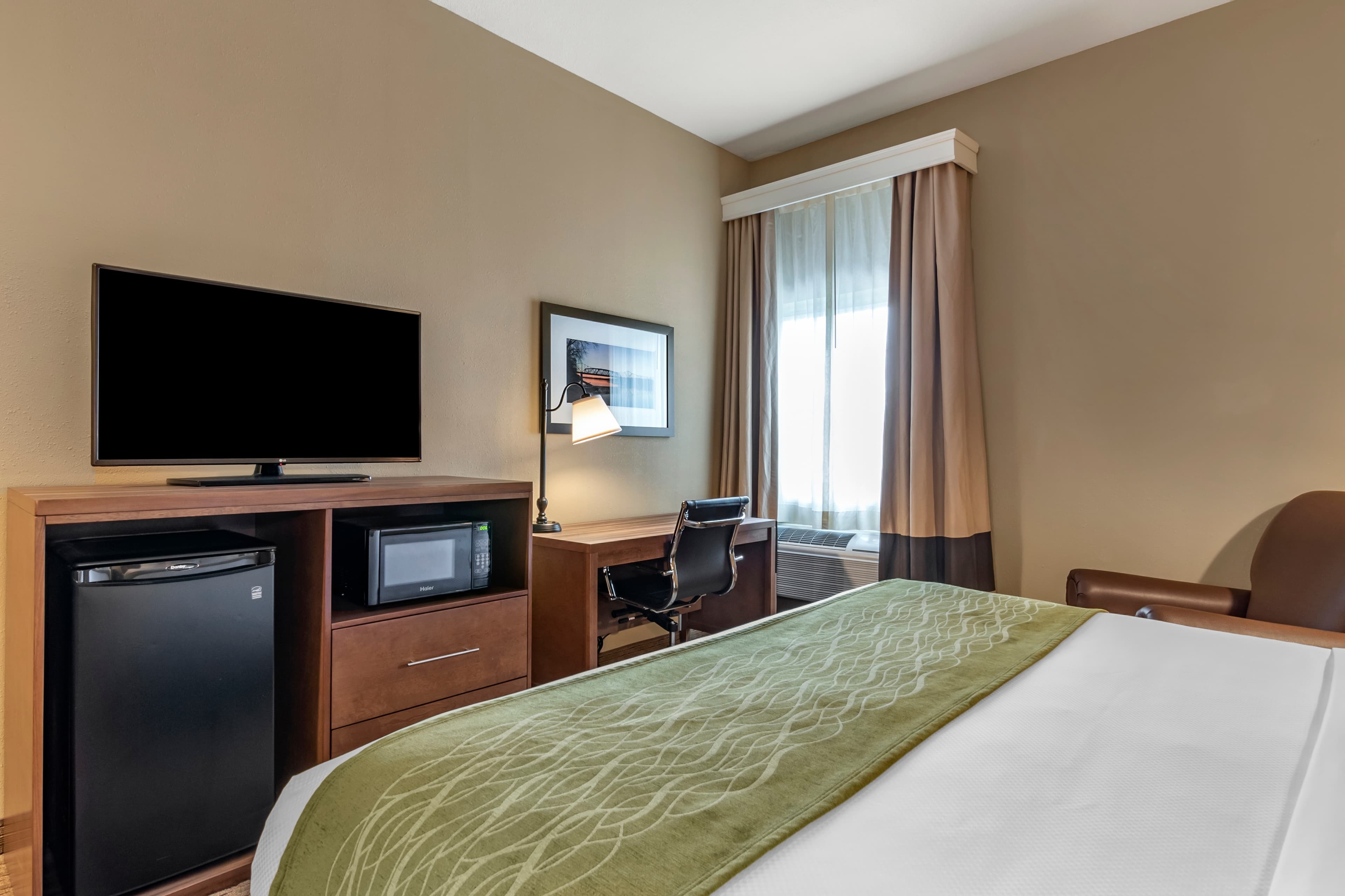 Comfort Inn Warrensburg Station - Image 4