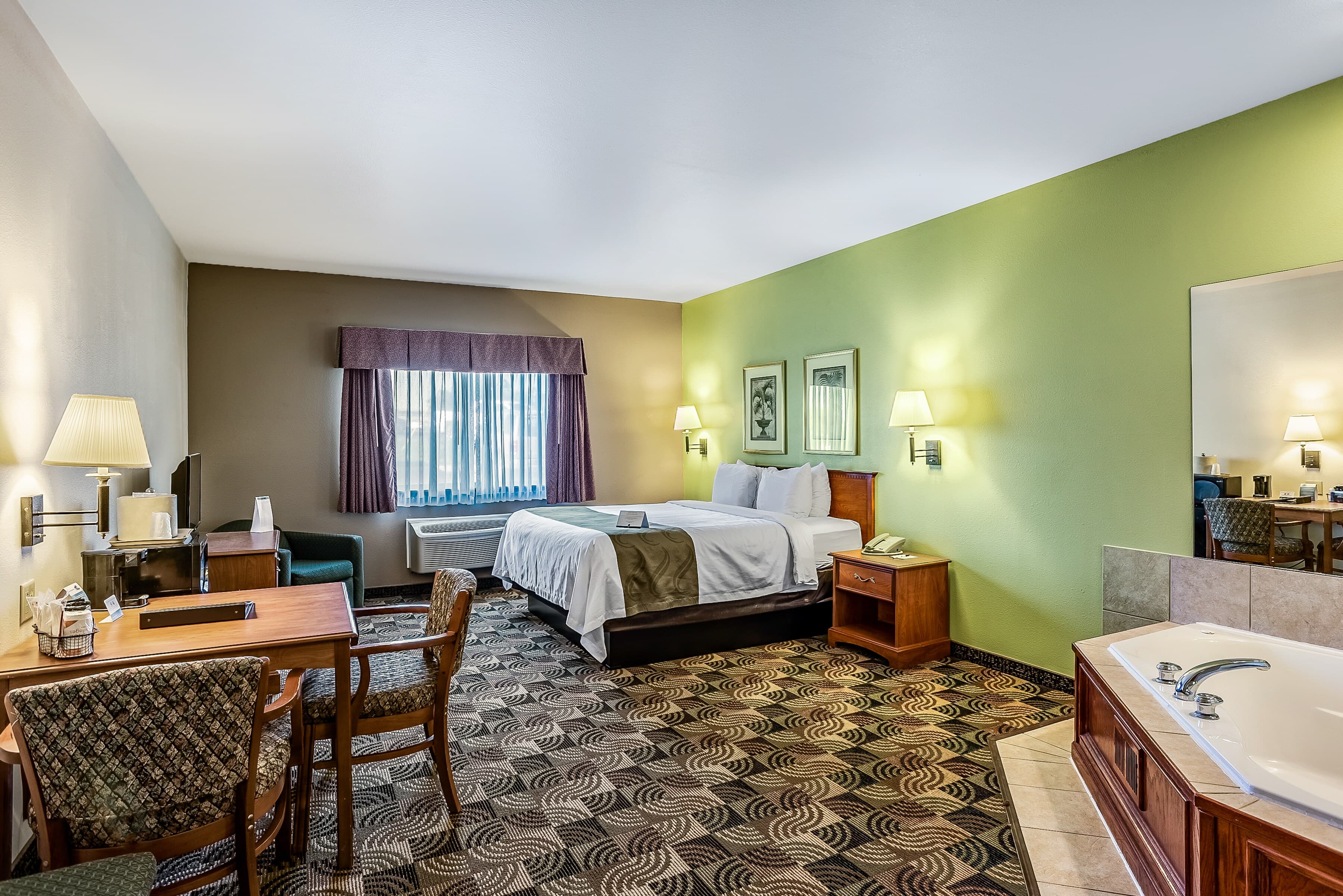 Quality Inn & Suites Hannibal West - Image 5
