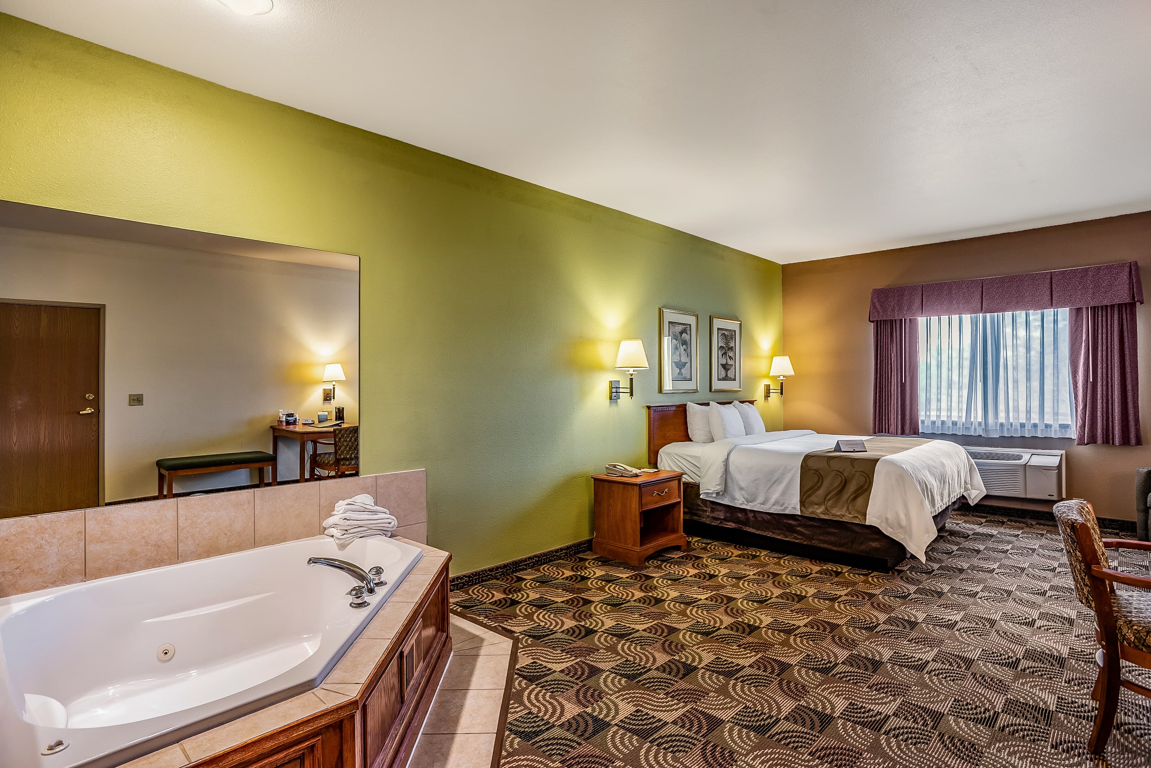 Quality Inn & Suites Hannibal West — 6