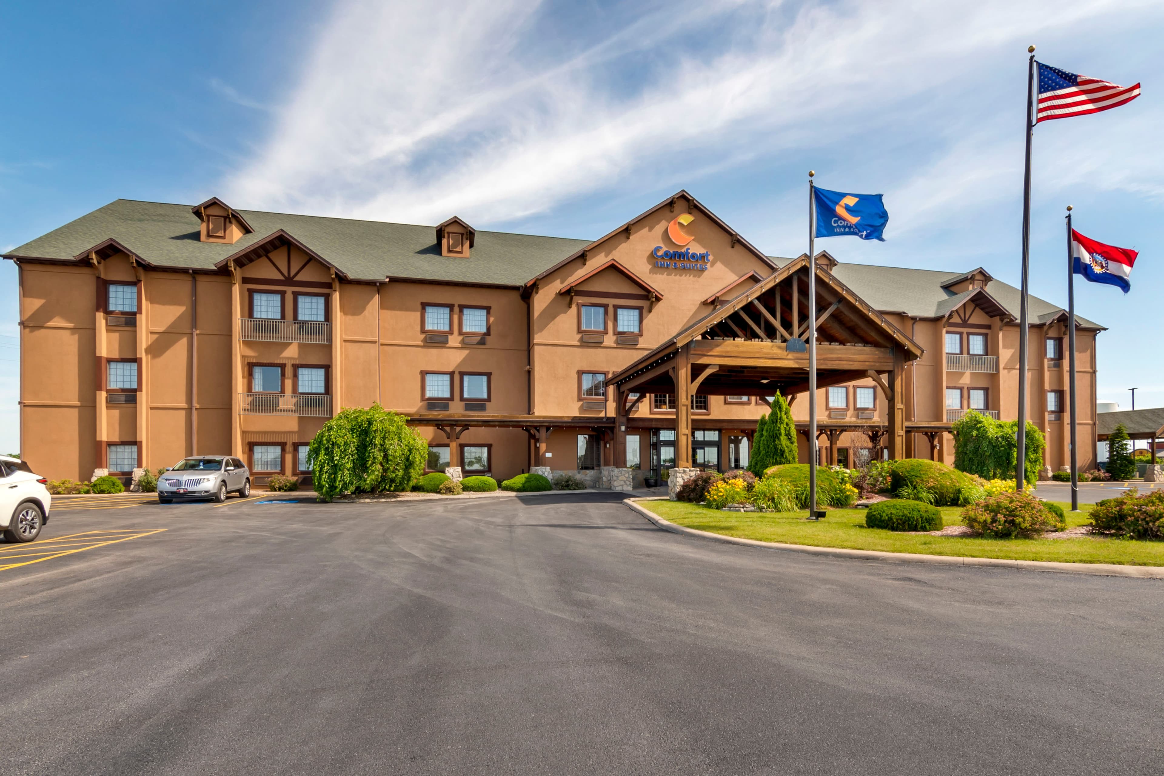 Comfort Inn & Suites Macon - Image 1