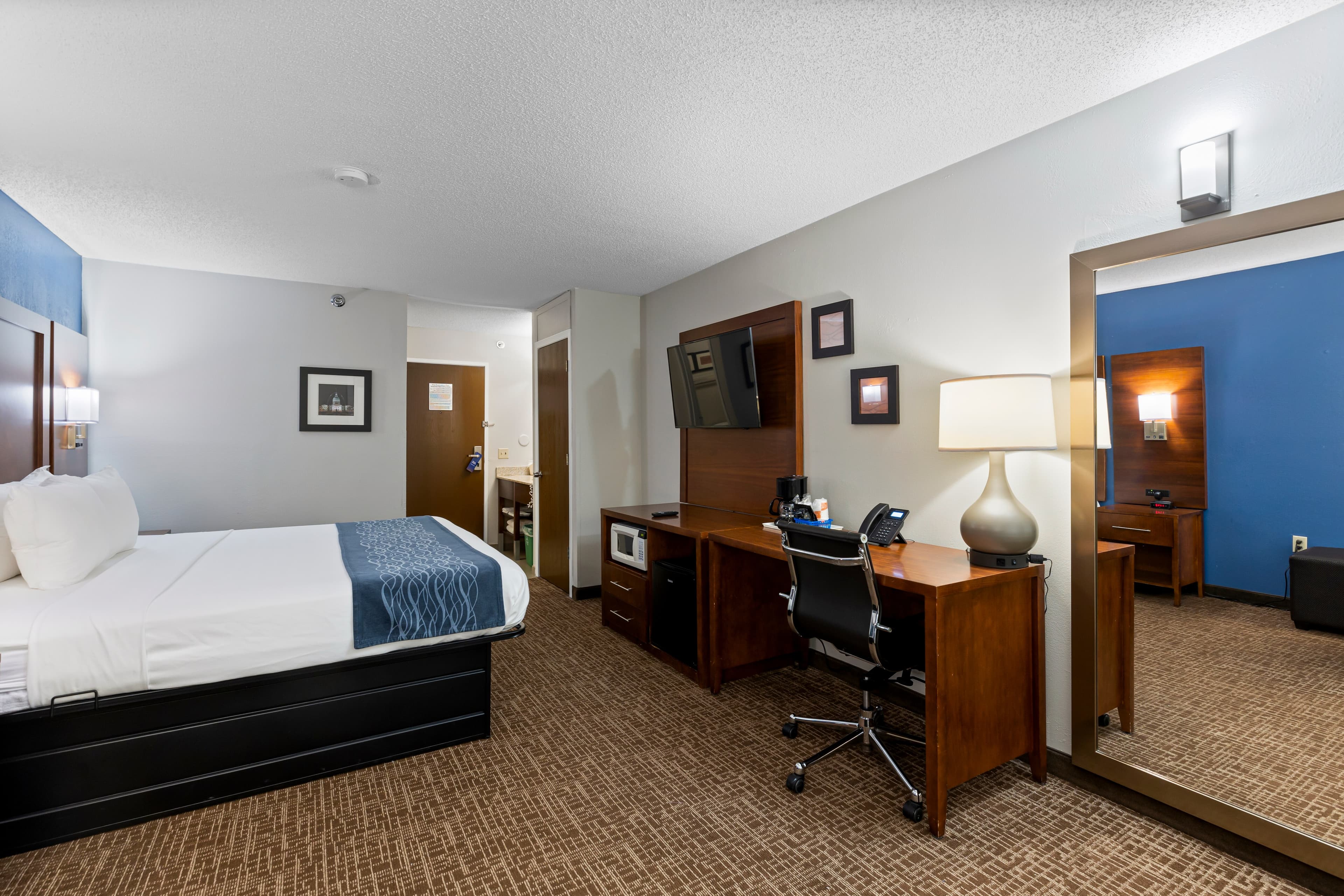 Comfort Inn & Suites Hazelwood - St. Louis - Image 2